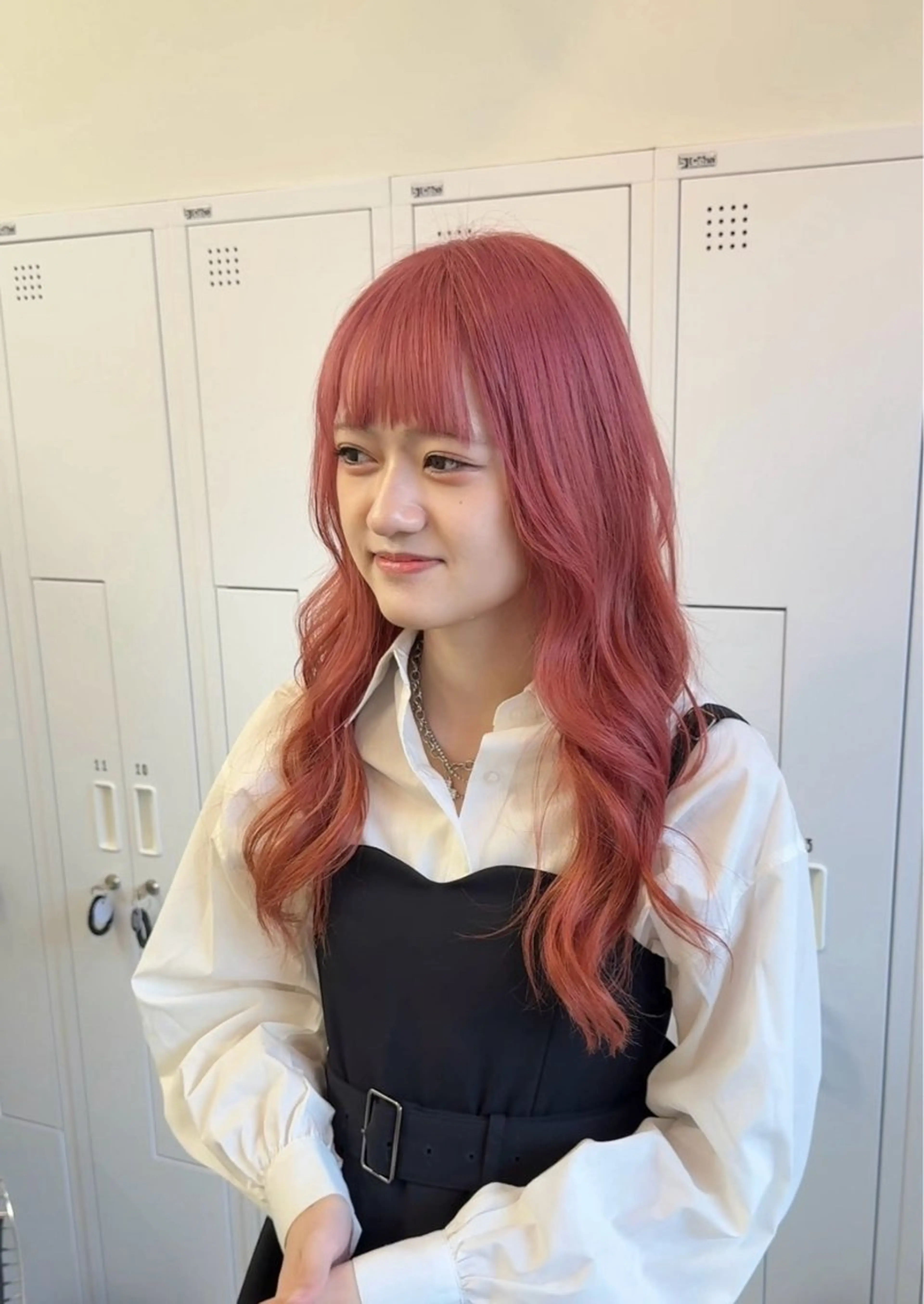 ロング カラー ベージュカラー ブリーチ ケアブリーチ ピンクカラー ピンクベージュ クロスパーマ× 透明感カラー✂︎のヘアスタイル