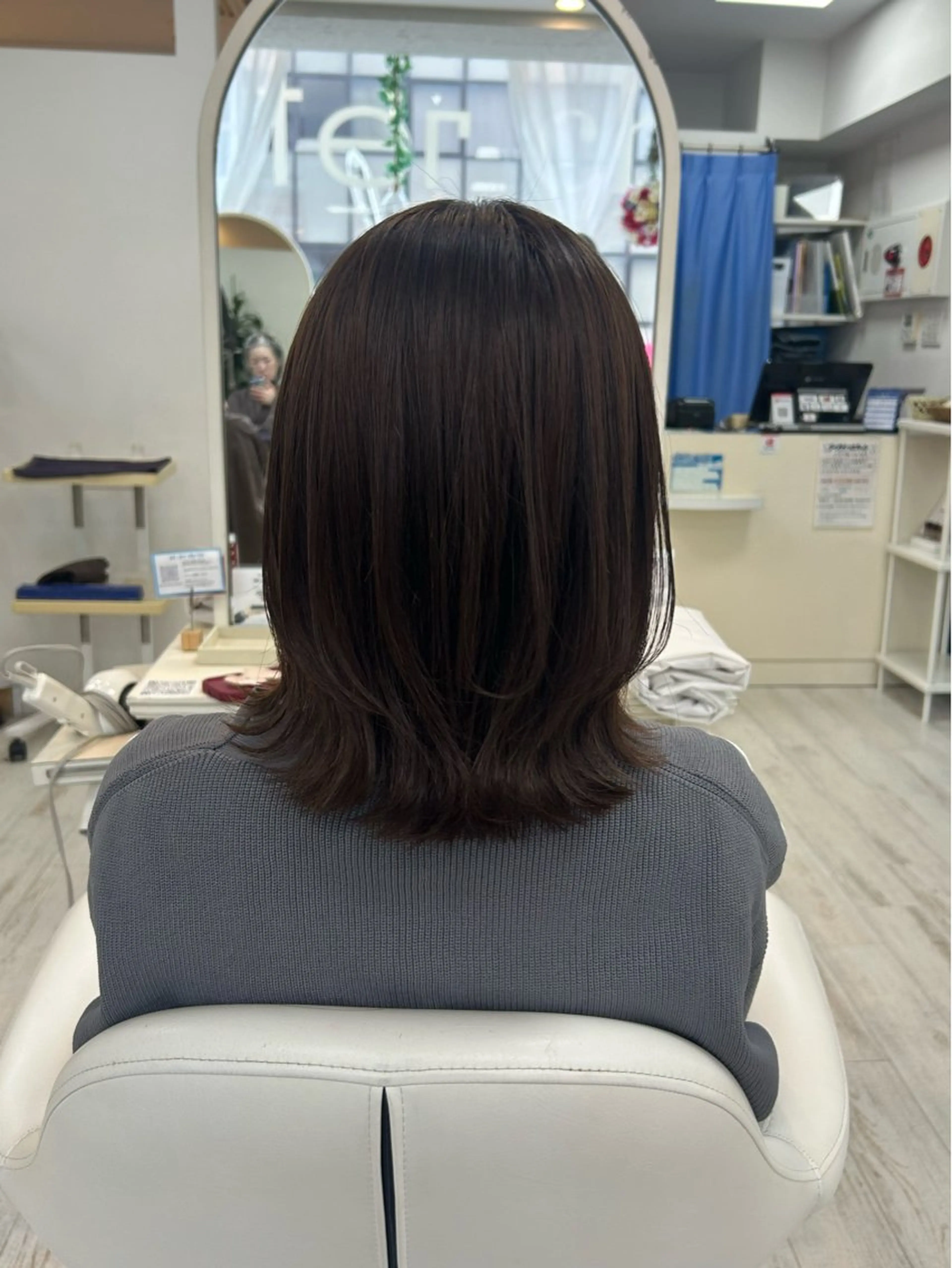 ミディアム カラー カット 小川 夏花のヘアスタイル