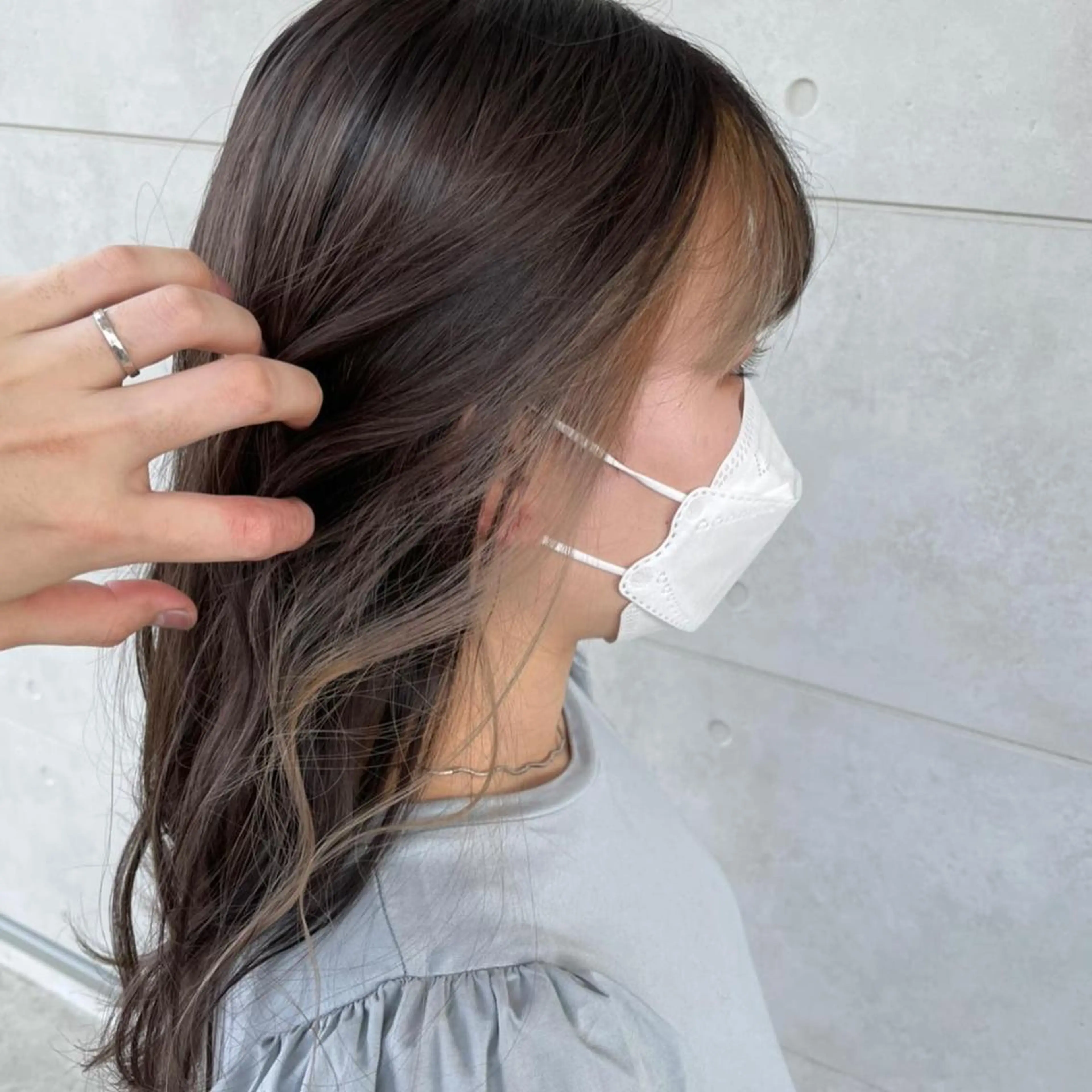 ミディアム カラー パーマ ヘアアレンジ メンズ キッズ マツエク・マツパ ミストバング ベージュカラー フェイスフレーミング ミルクティーベージュ ホワイトミルクティーベージュ sara 荒井店のヘアスタイル