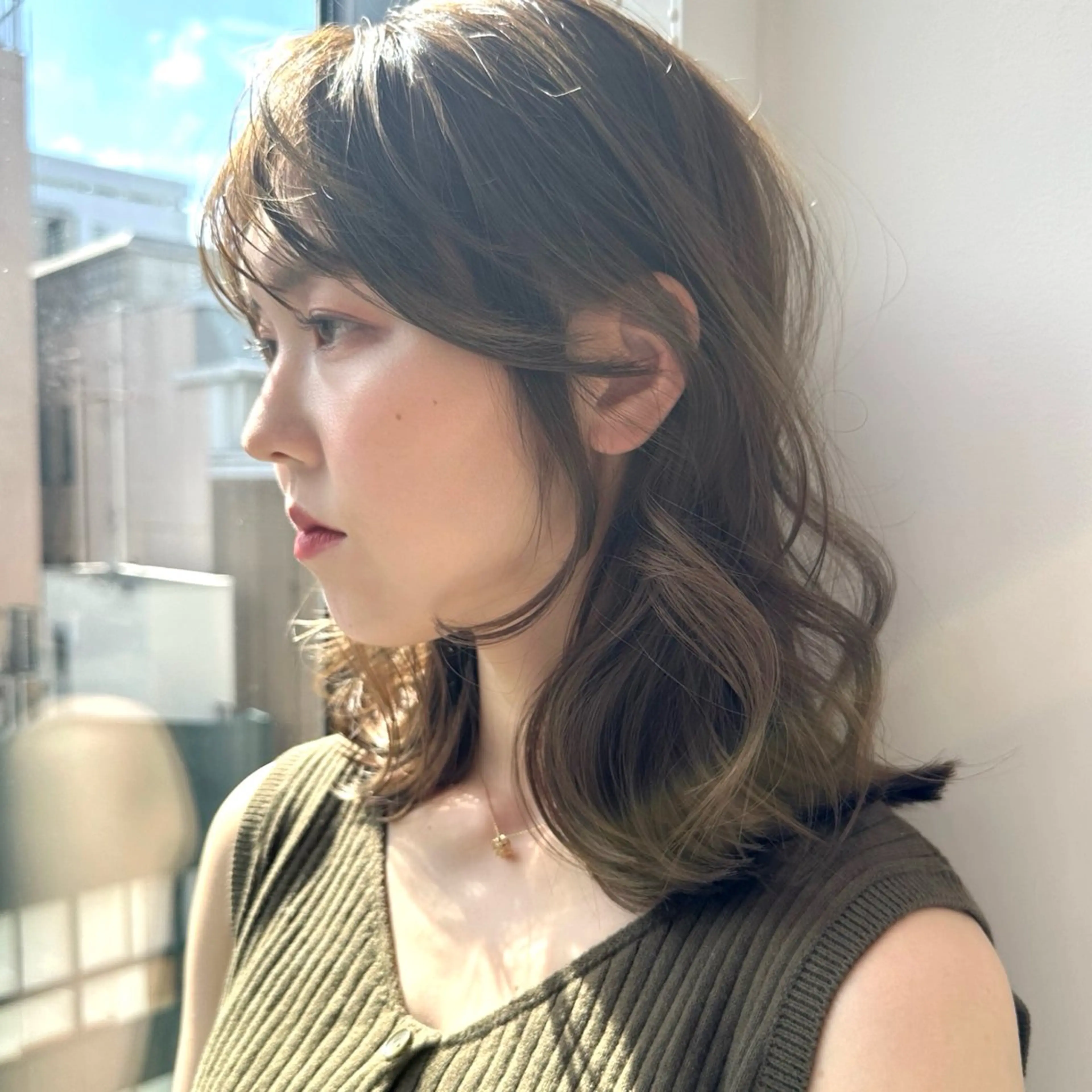 ミディアム カラー おくれ毛 take/ショート& レイヤーカット/銀座のヘアスタイル