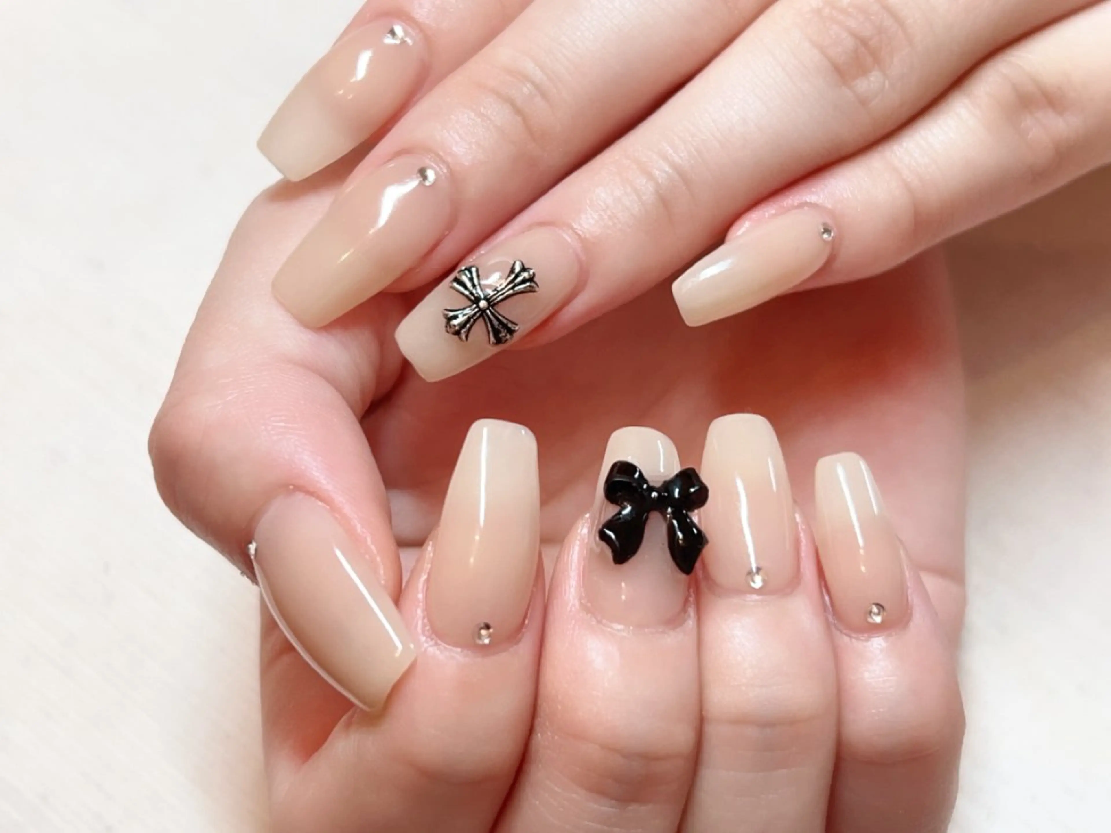 ネイル 氷ネイル・うるうるネイル マグネットネイル メンズネイル リボン ハンドネイル lavita. mimuraのネイルデザイン