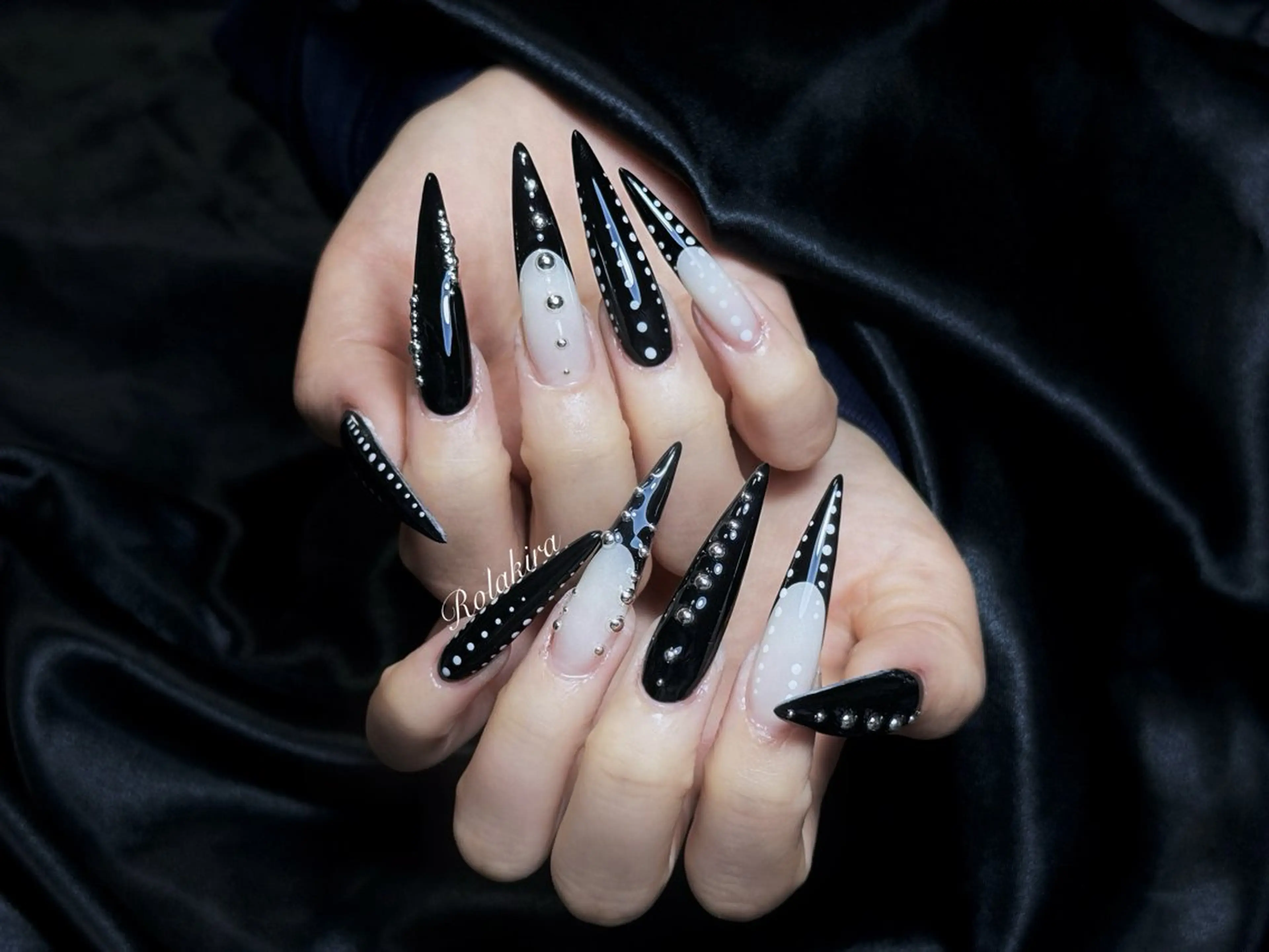 ロング 韓国風ヘア ハンドネイル Rola kira 麗のネイルデザイン