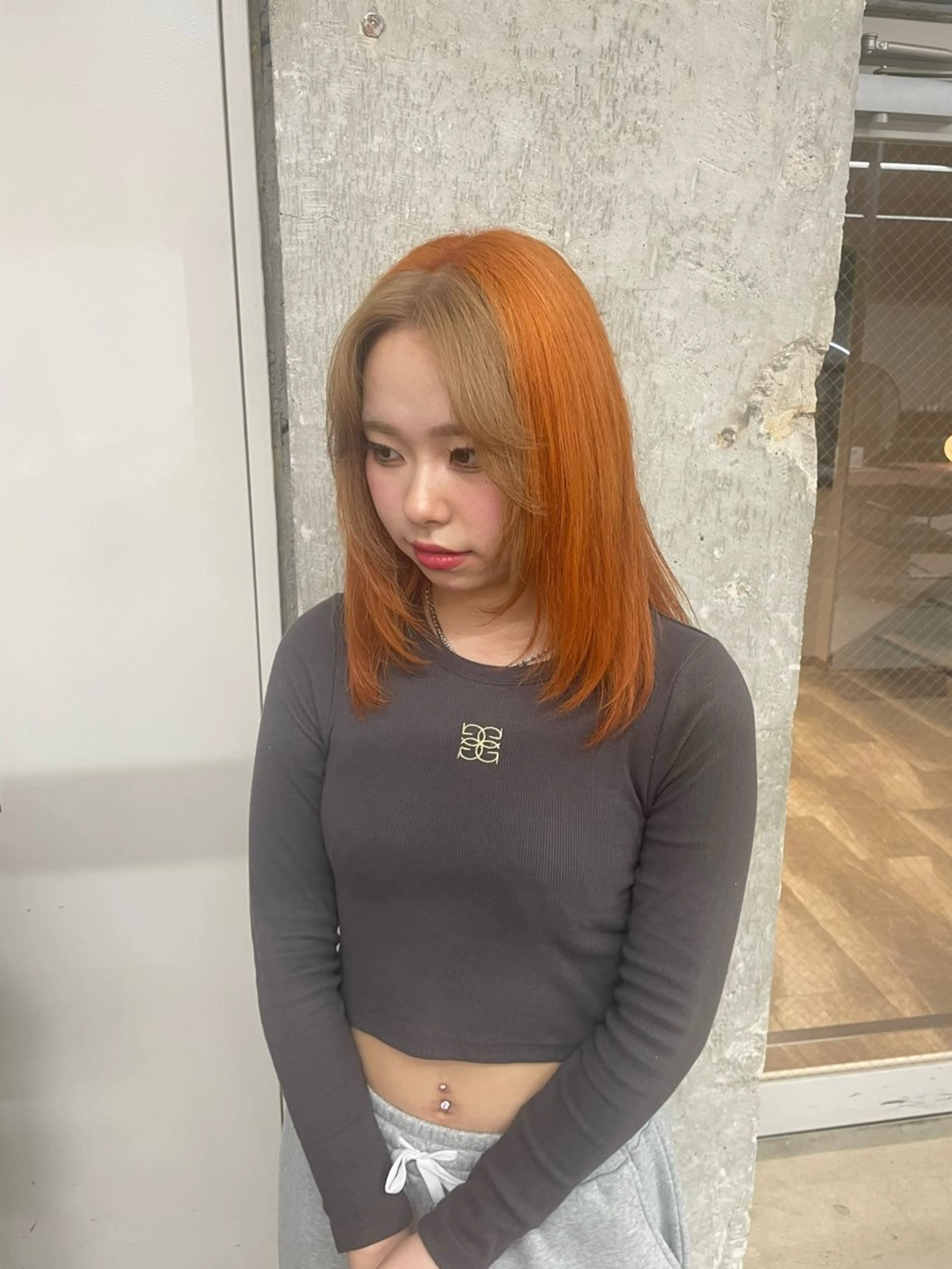 ミディアム カット ヘアカラー 鈴木瑛里／ブロンド ベージュ／男女のヘアスタイル