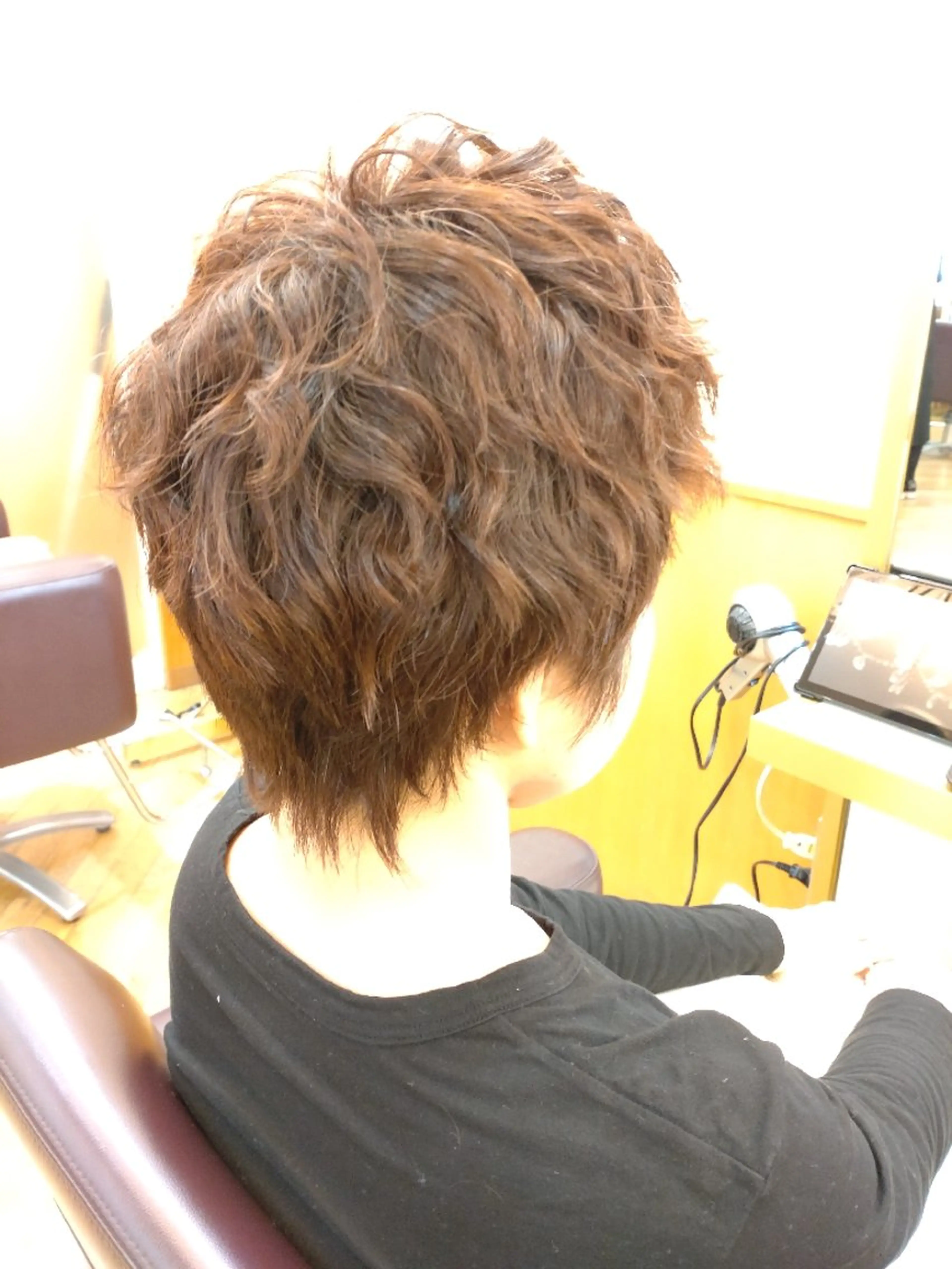 ショート パーマ 仮屋 敬介のヘアスタイル