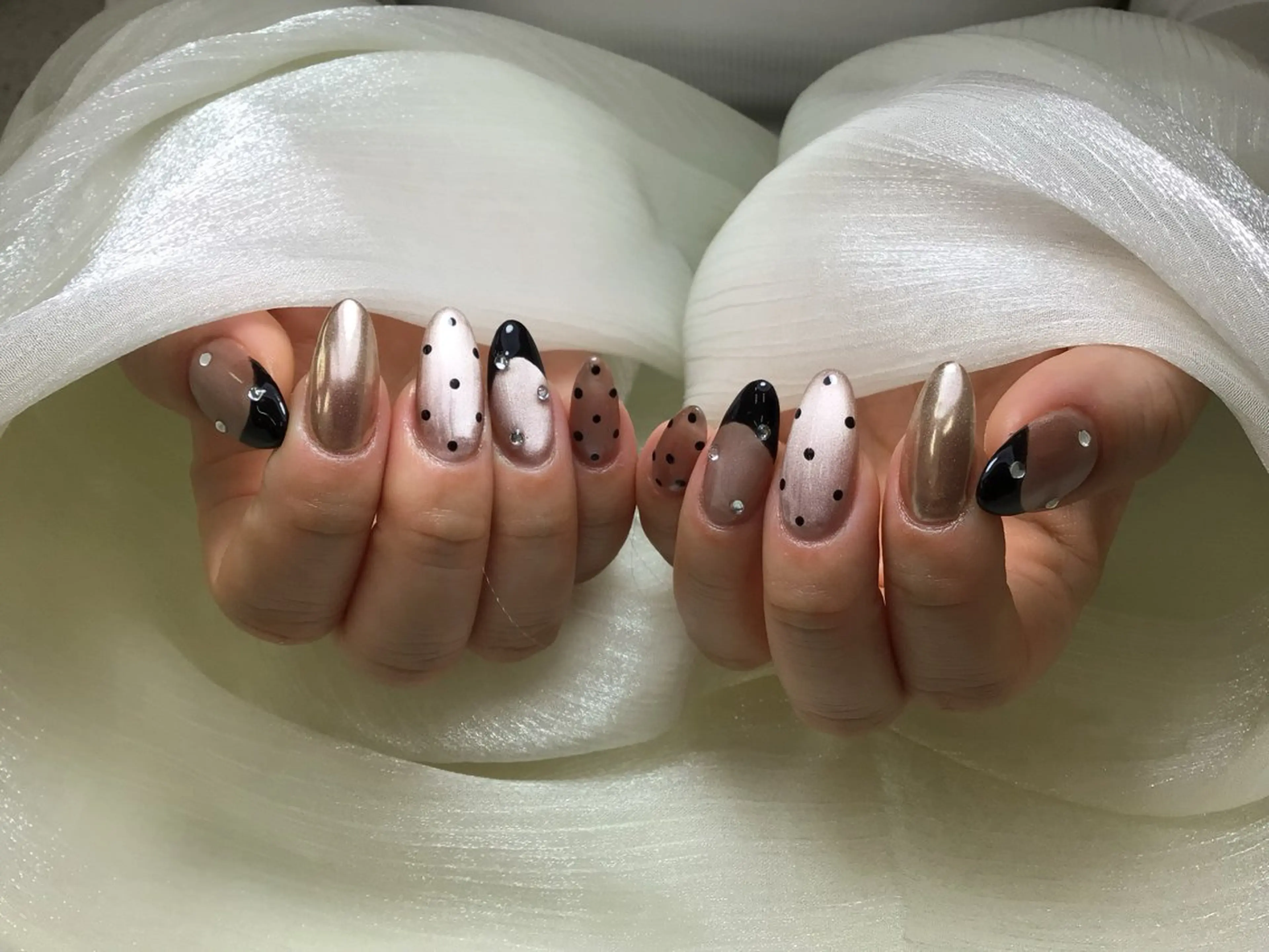 ネイル キラキラネイル WHITE NAIL 梅田店 nozomiのネイルデザイン
