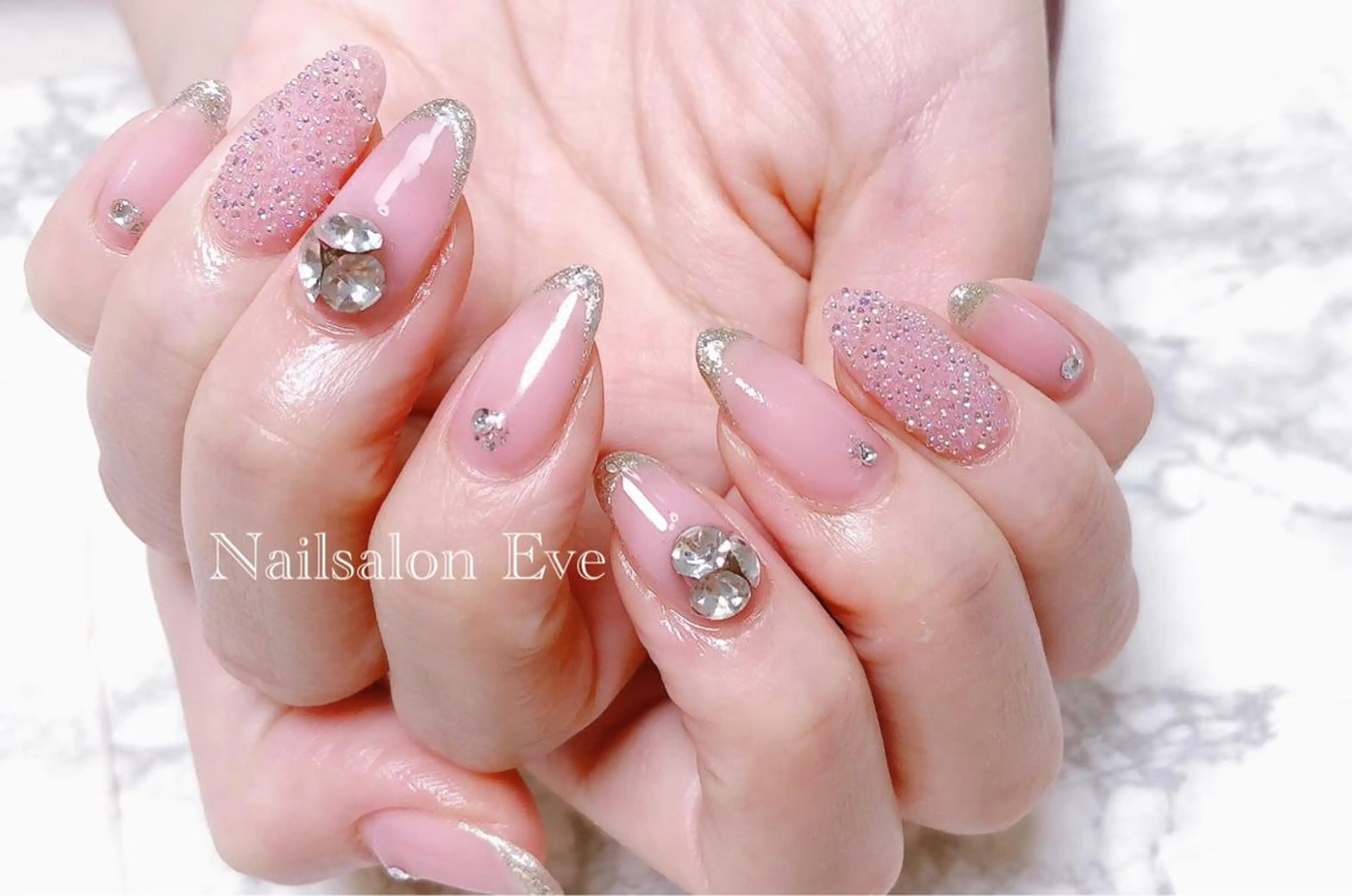 ネイル フレンチネイル ガラスフレンチ 持ち込み ストーンネイル ブライダルネイル ハンドネイル ハンドケア Nailsalon Eve（イヴ）のネイルデザイン