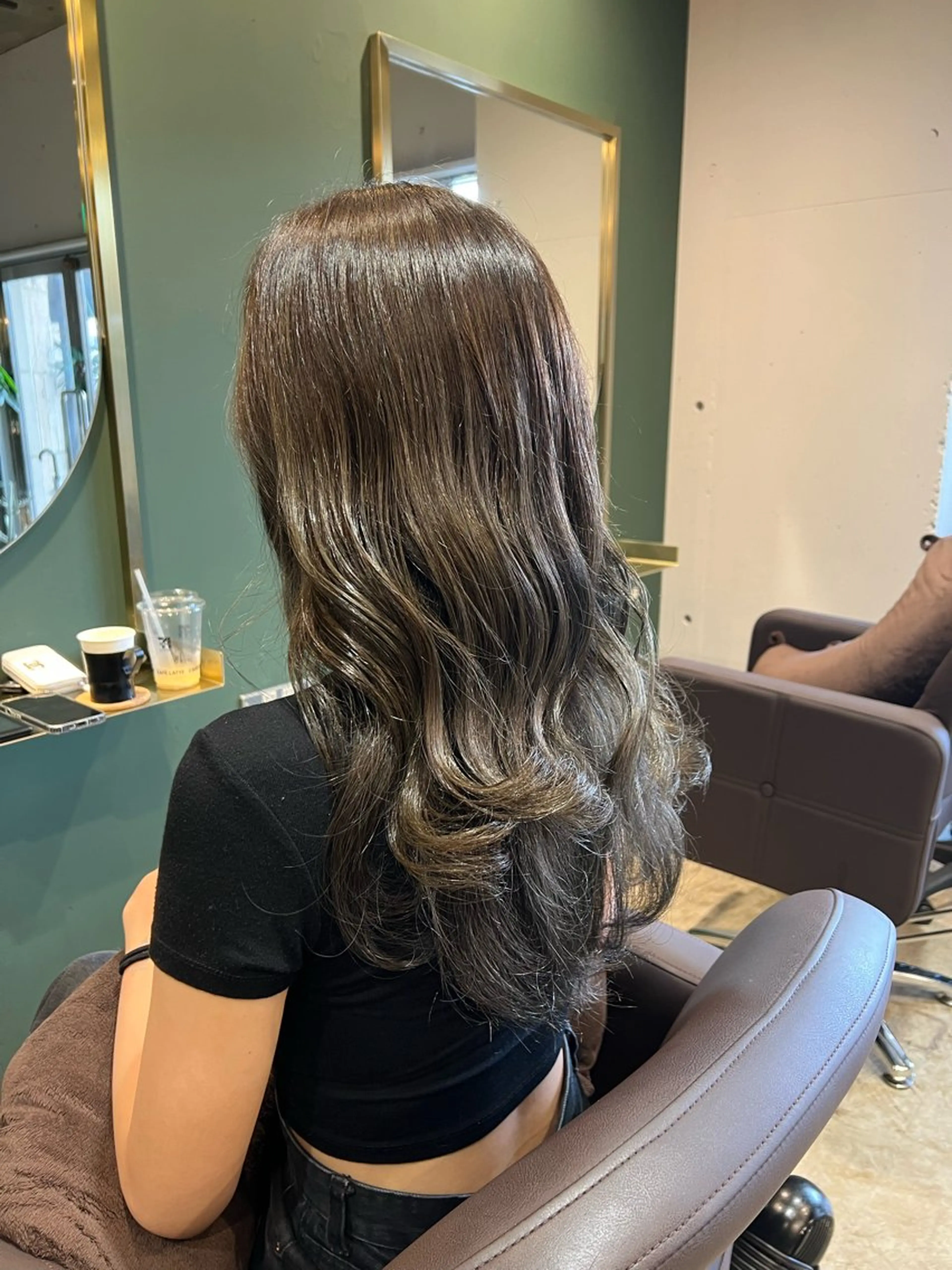 ロング カラー バレイヤージュ ベージュカラー レイヤーカット ヘアカラー トリートメント ヘッドスパ カラースペシャリスト しょう🧑🏼‍🎨のヘアスタイル