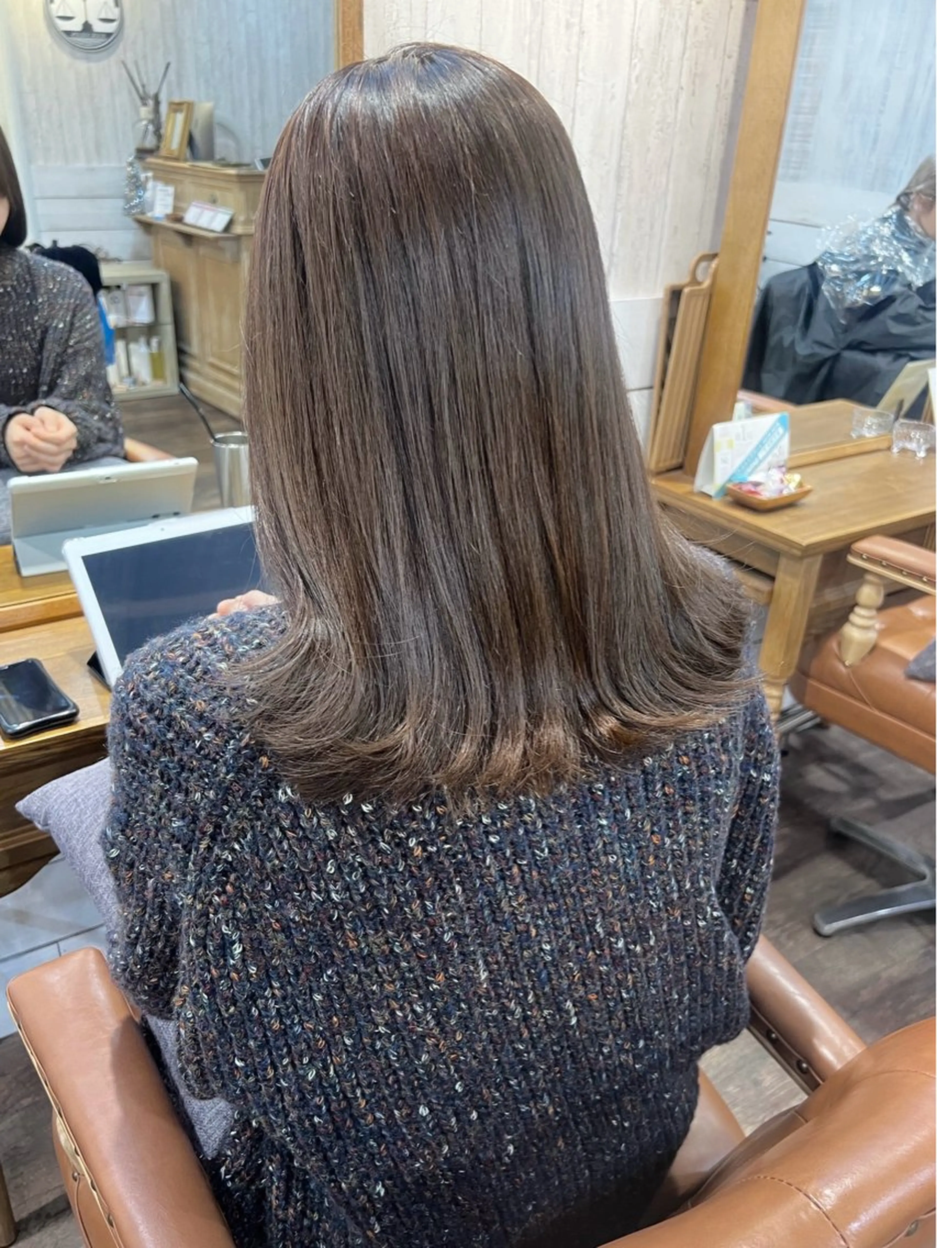 セミロング カラー 切りっぱなしボブ アディクシーカラー アッシュ ベージュカラー ブリーチ ヘアカラー 初めてでも失敗しない 透明感カラー　Miiのヘアスタイル