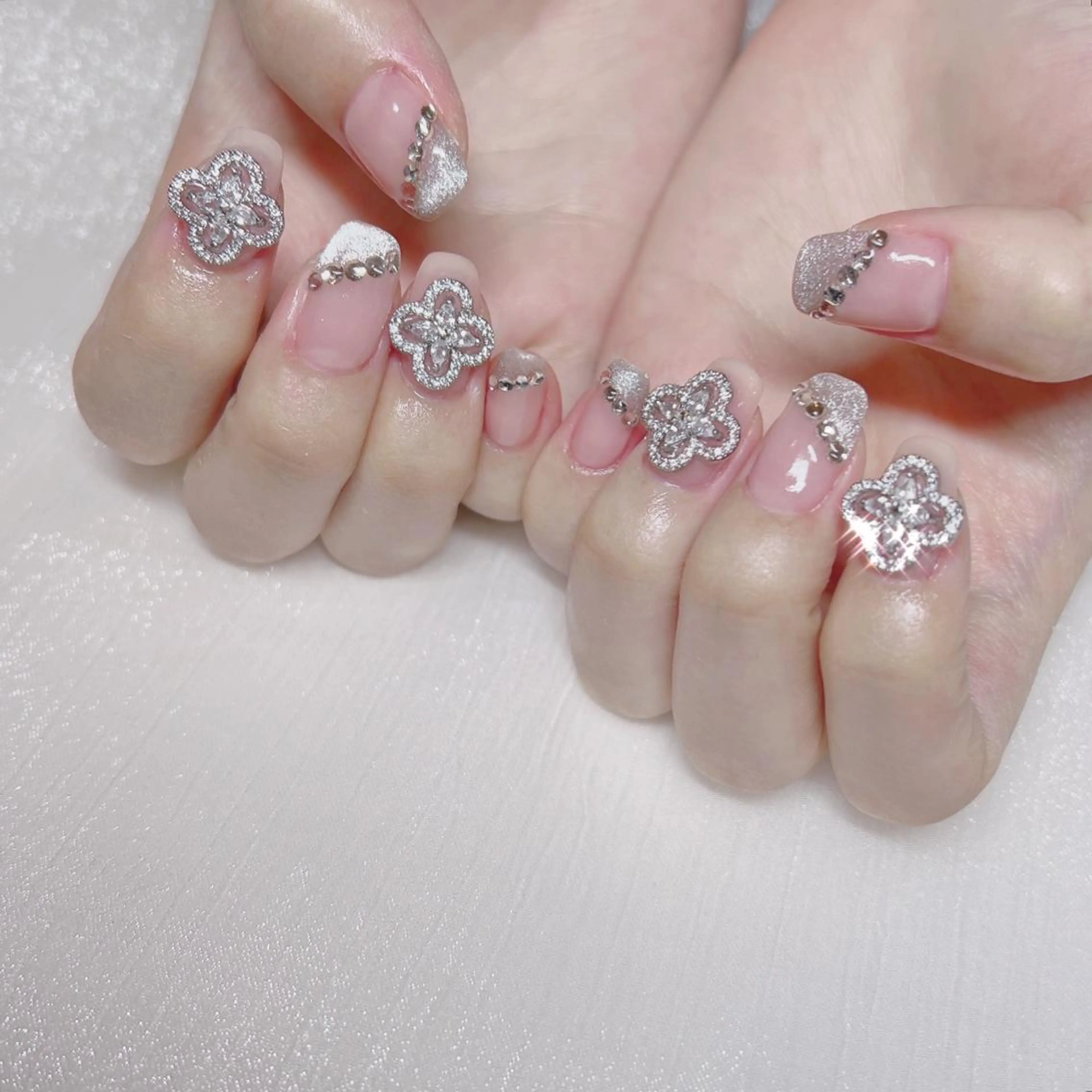 ネイル オーロラネイル フットネイル フレンチネイル ジェルネイル 韓国ネイル ハンドネイル ハンドケア 【ENサロン】 Rei🎀Nailのネイルデザイン