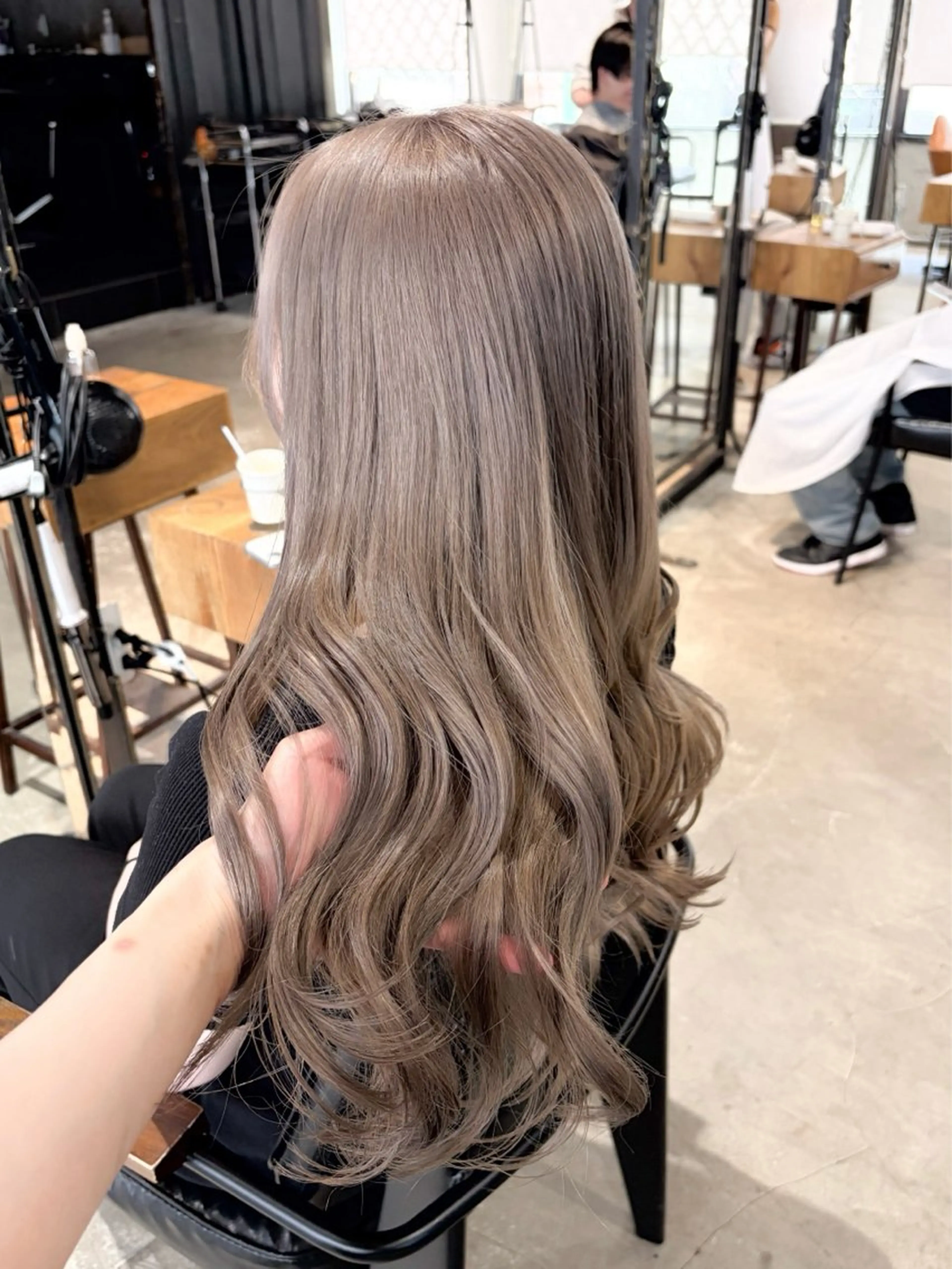 ロング カラー ヘアカラー トリートメント ヘアセット 似合わせベージュ 🍯ayumi🍯のヘアスタイル