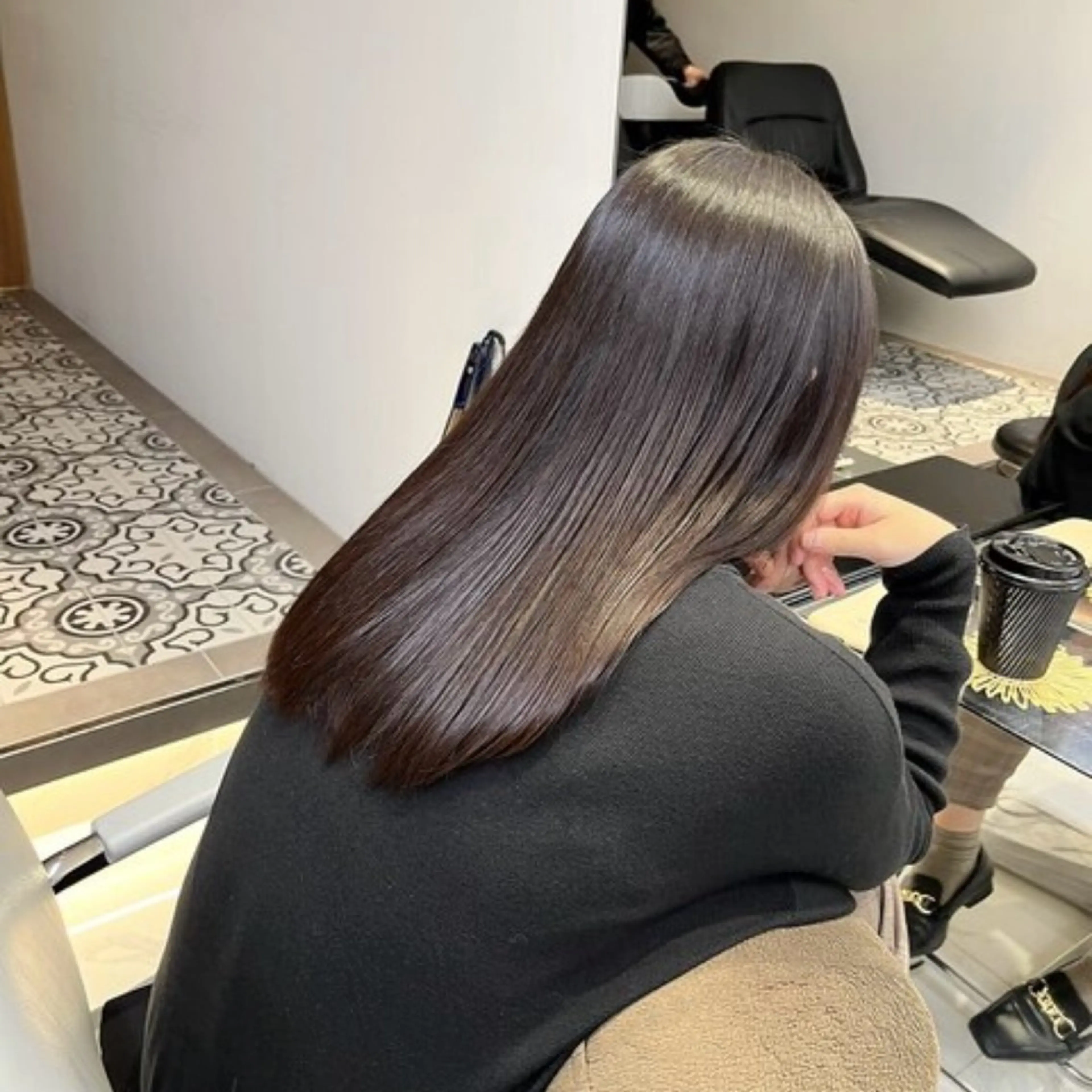 セミロング カラー カット ヘアカラー 縮毛矯正 トリートメント ヘッドスパ ヘアセット 短めショートカット カットモデルのヘアスタイル