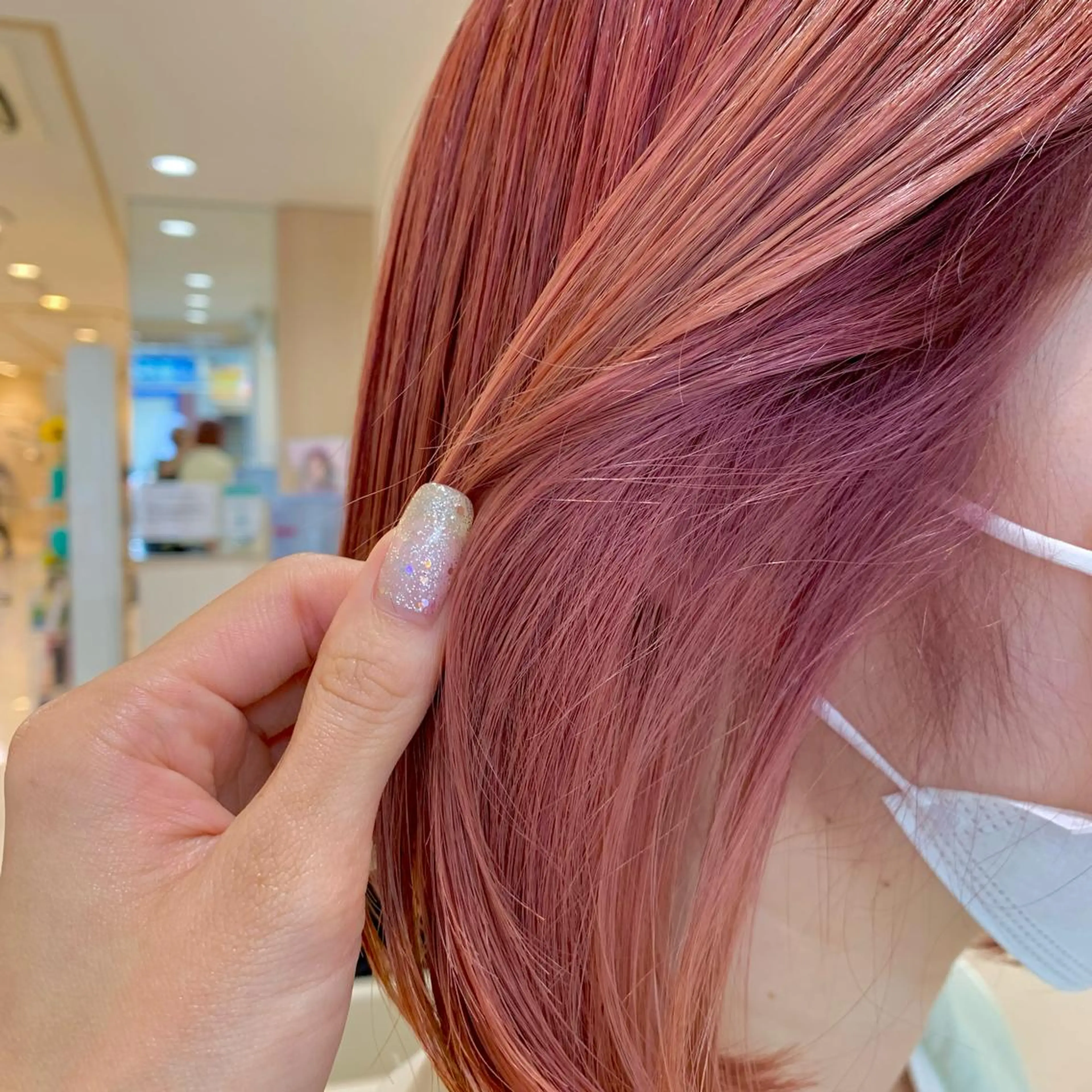 ショート カラー ヘアカラー トリートメント 店長ハイトーンカラー 柞山史奈のヘアスタイル