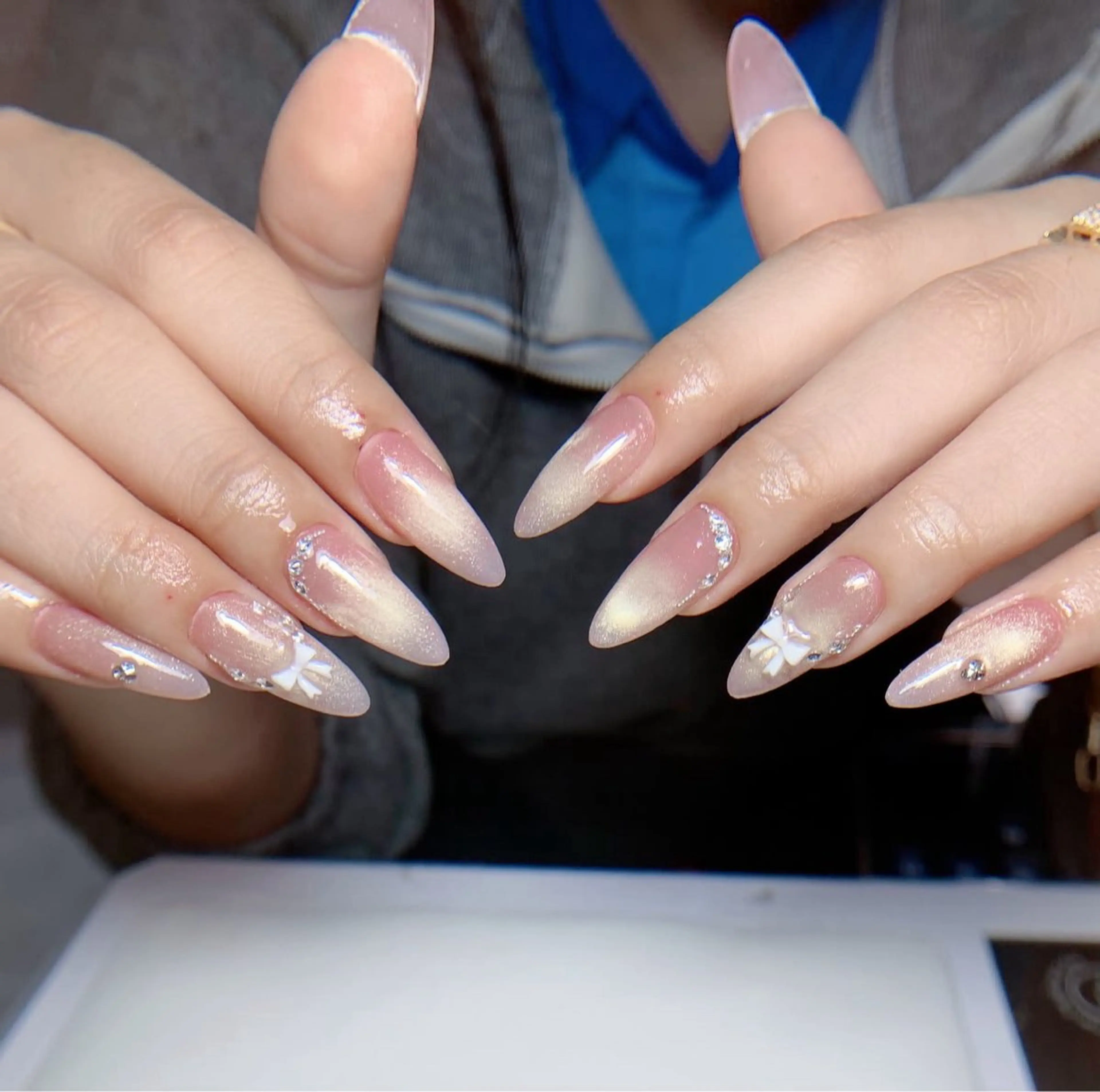 カラー グラデーションカラー ピンクカラー ハンドネイル AIN Nailのネイルデザイン