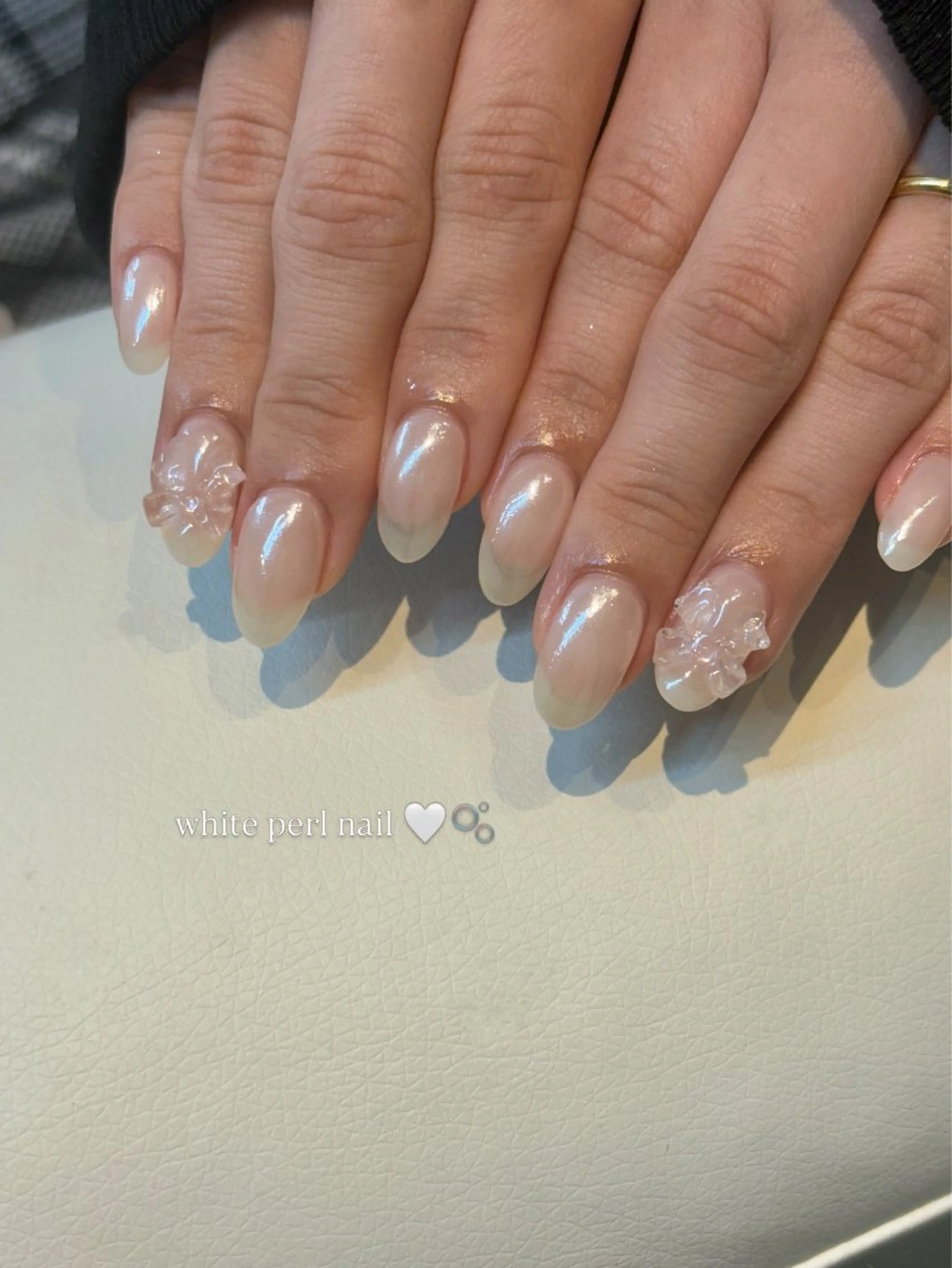 ネイル ホワイト ハンドネイル mochi. nail🌿のネイルデザイン