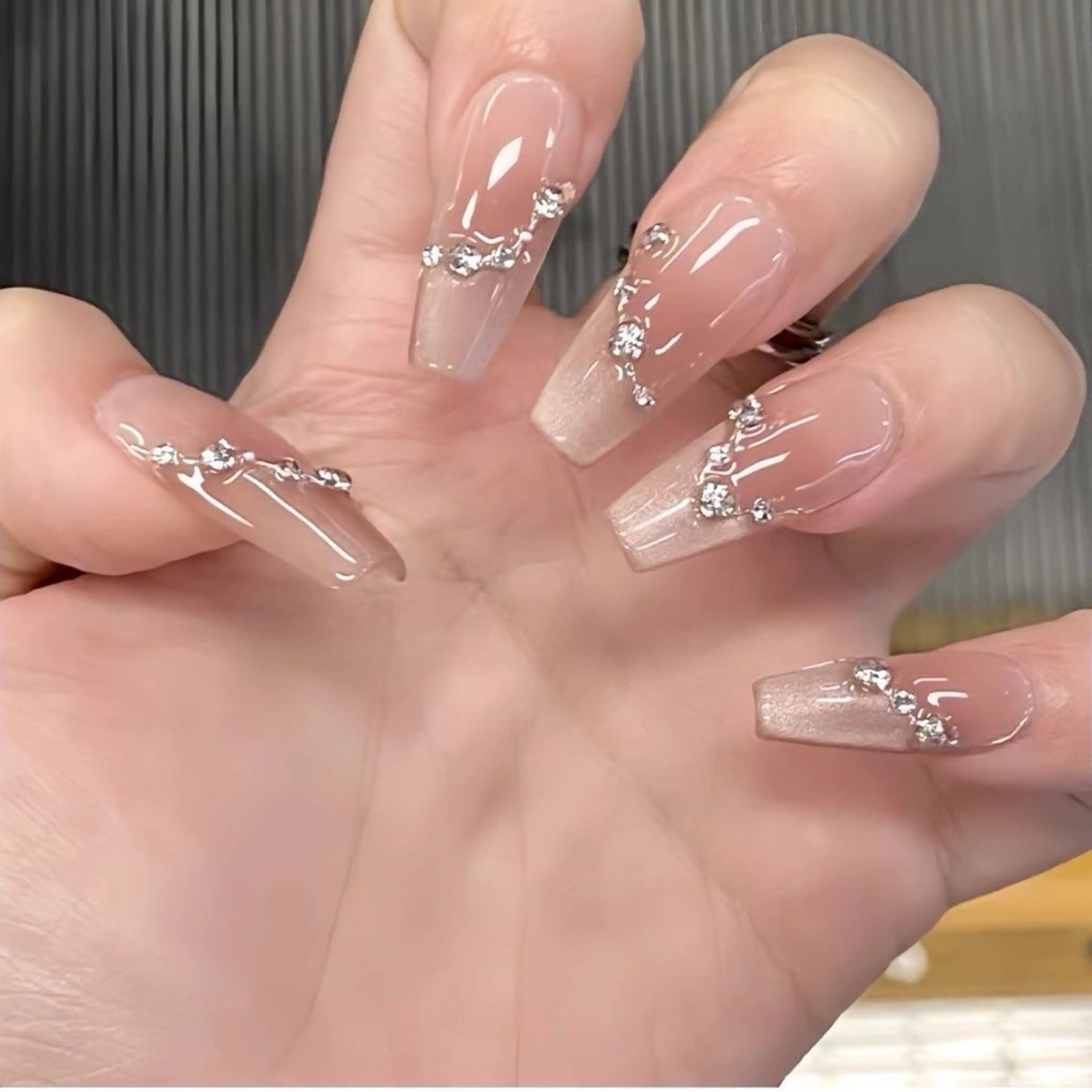 ネイル フレンチネイル グラデーション 韓国ネイル マグネットネイル ミラーネイル ハンドネイル viet phe所属・Vp ネイルのネイルデザイン