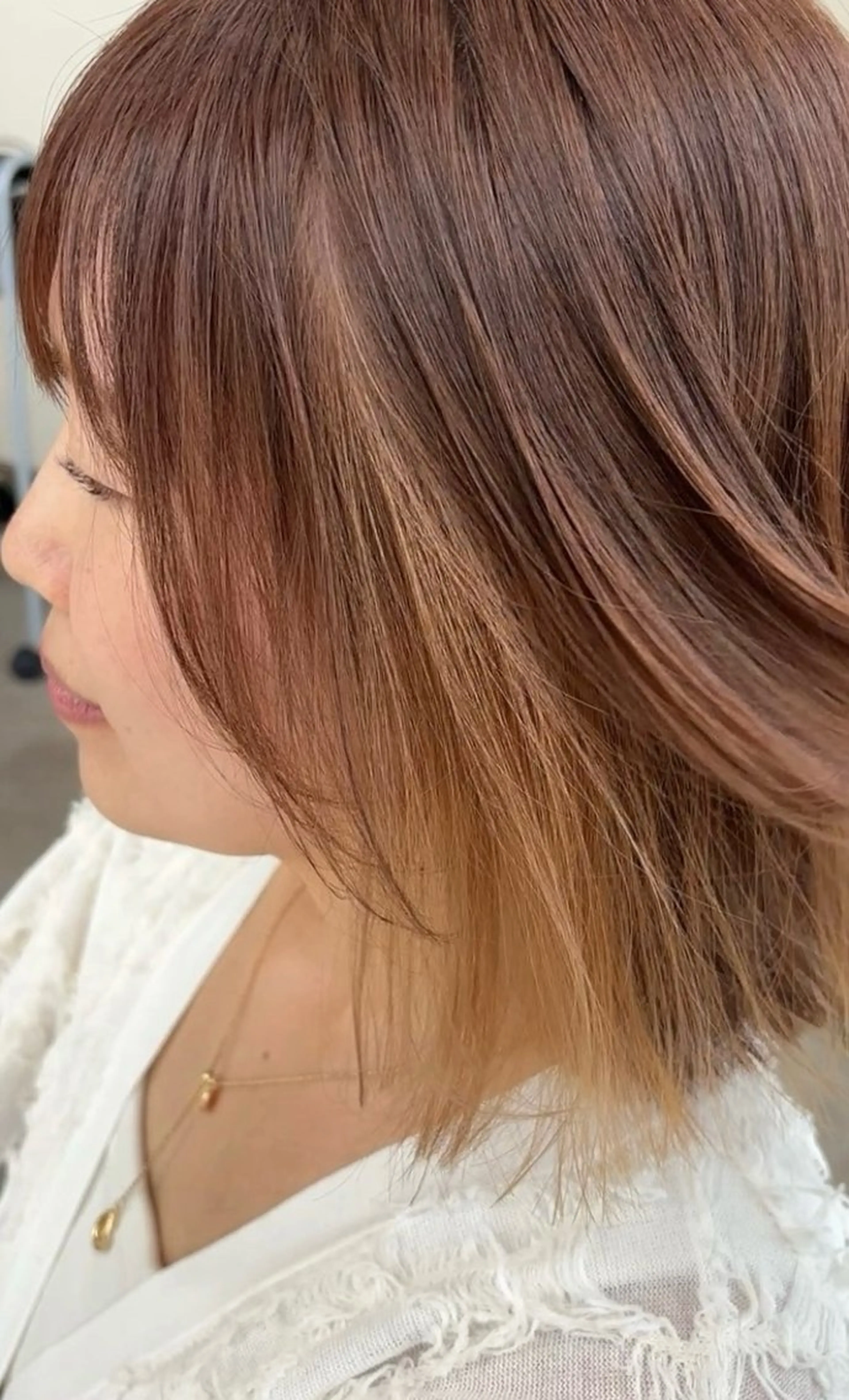 ミディアム ハイライト カット ヘアカラー トリートメント ヘッドスパ ブリーチなしWカラー /酸性ストレート河本のヘアスタイル