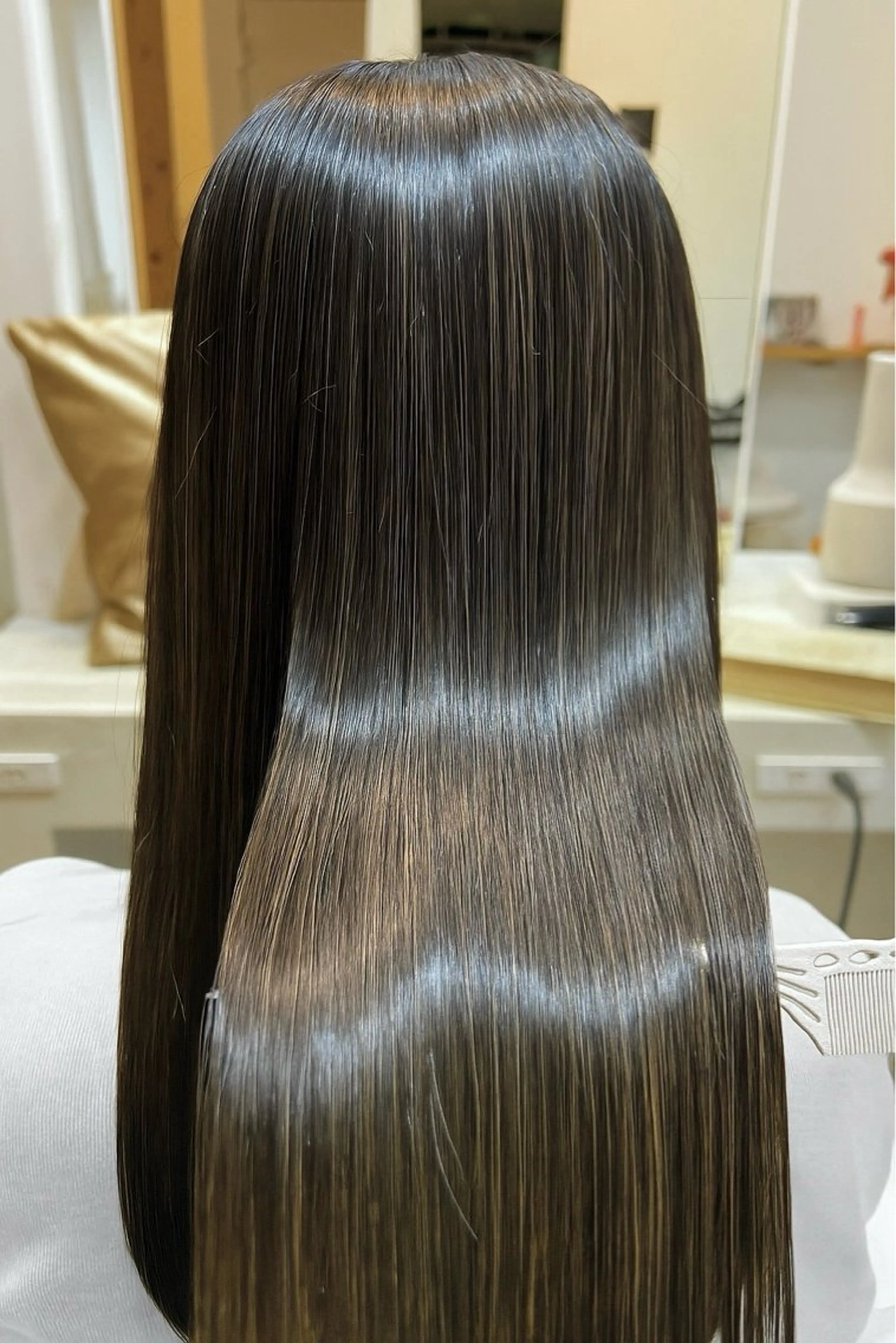 セミロング ハイライト カット ヘアカラー トリートメント un ジュリアのヘアスタイル