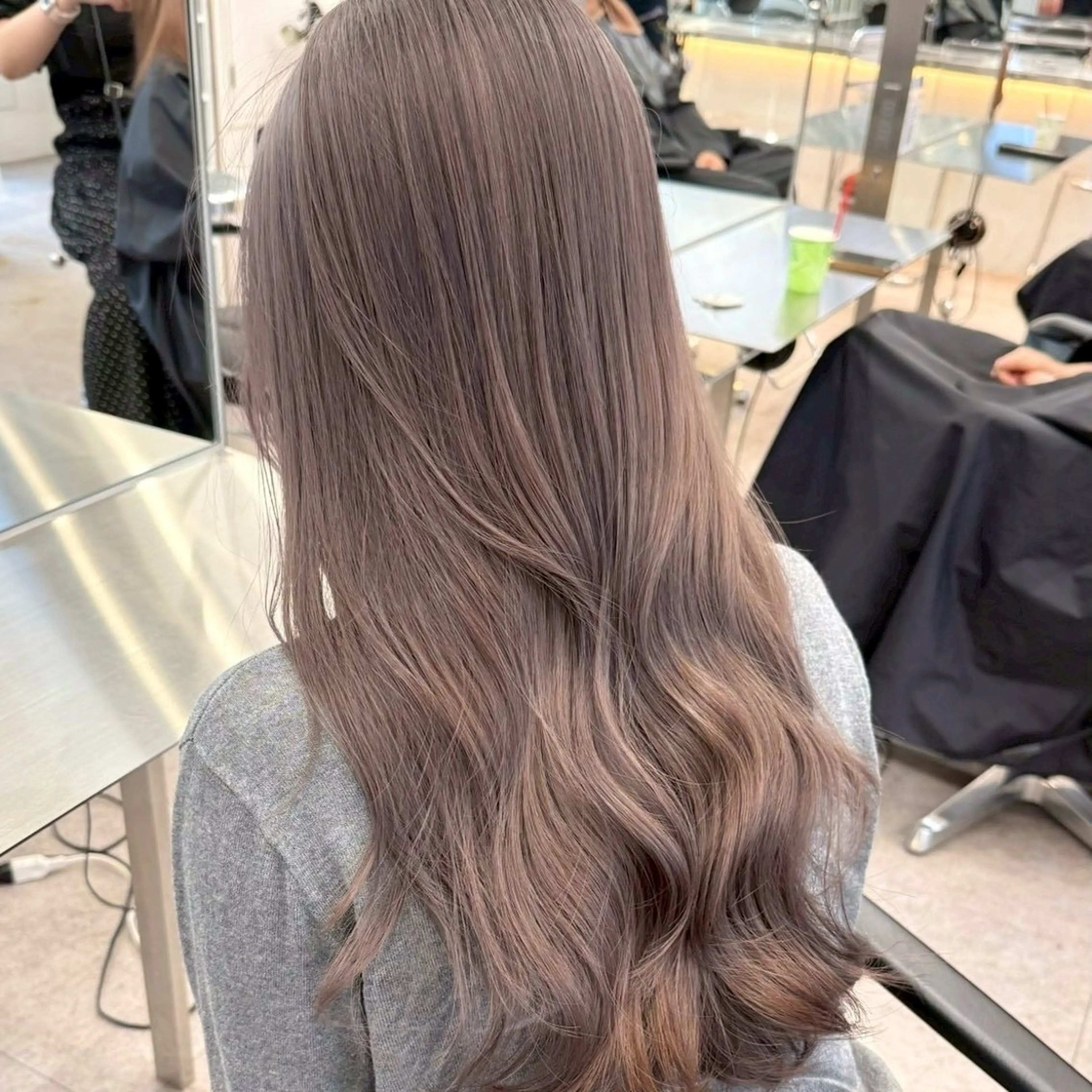 ロング カラー ブリーチ 透明感カラー ヘアカラー ミルクティーベージュ 🩰🤎miharuのヘアスタイル