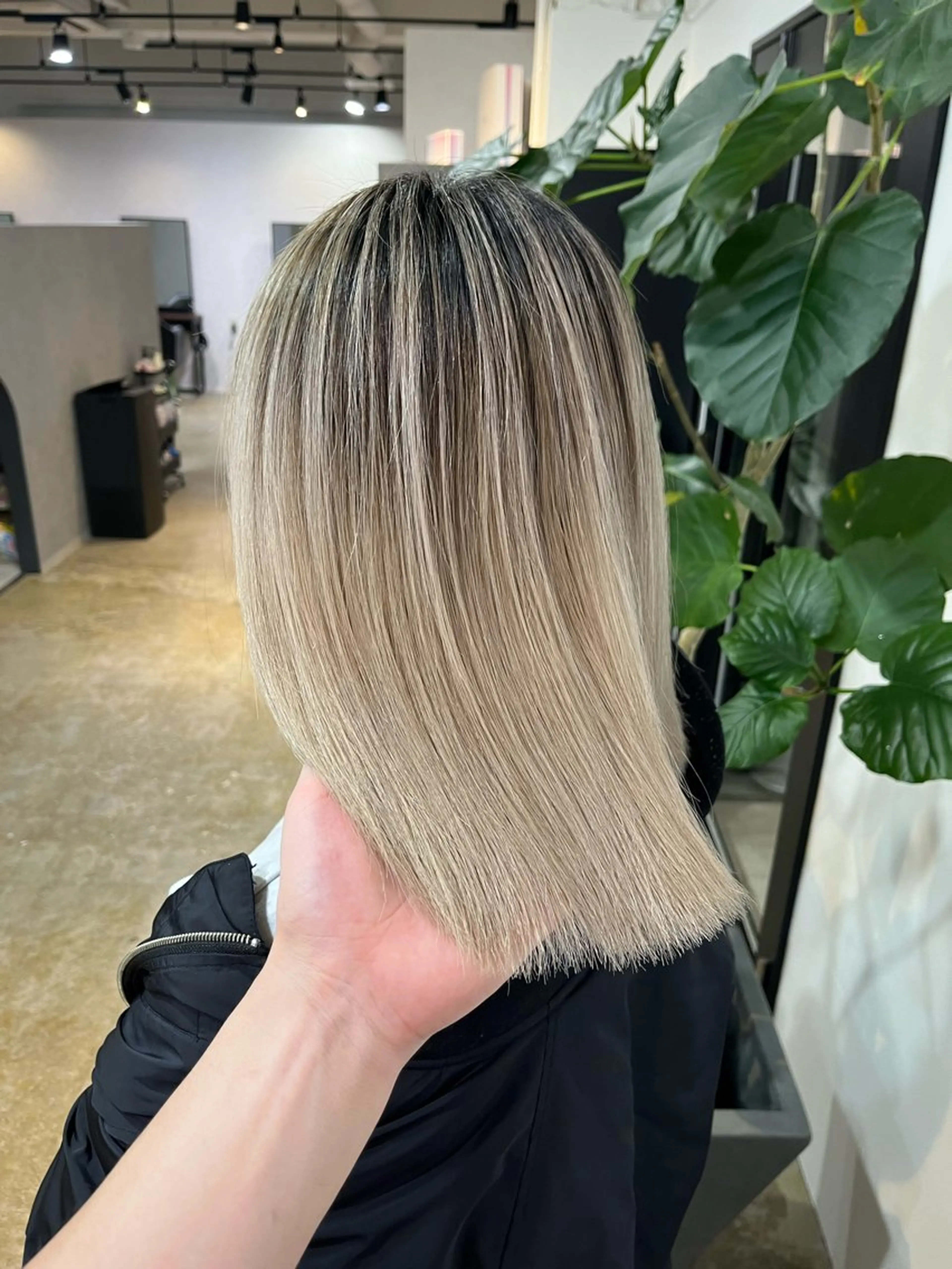 ミディアム カラー バレイヤージュ ブリーチ ブロンド レイヤーカット ヘアカラー 木田哲平/ブロンド バレイヤージュのヘアスタイル