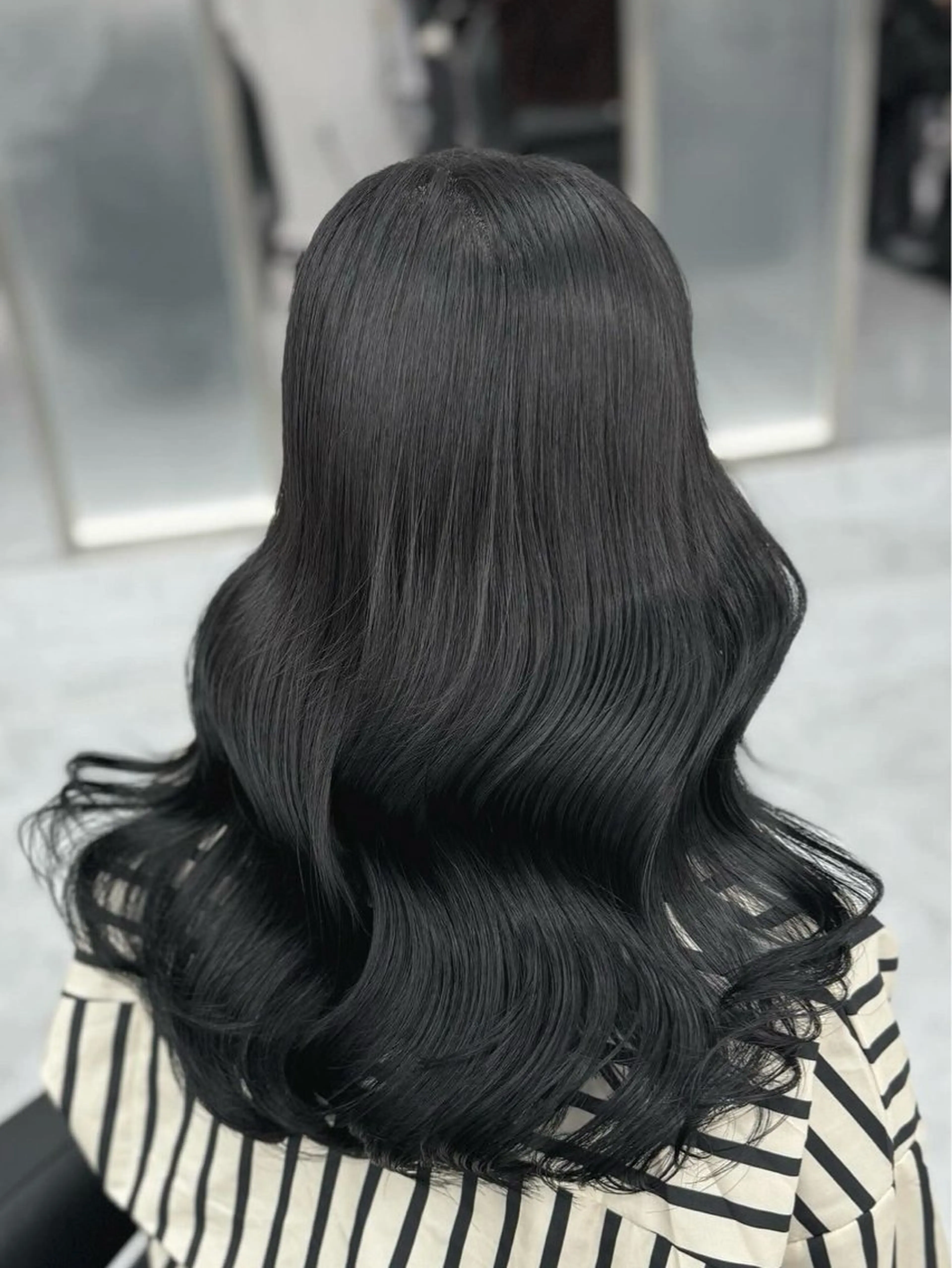 ロング カラー 黒髪 ブルーカラー ブルーブラック レッドカラー くびれヘア ヘアカラー トリートメント ヘアセット 髪質改善Ⅰ透明感 艶カラーⅠたつやのヘアスタイル