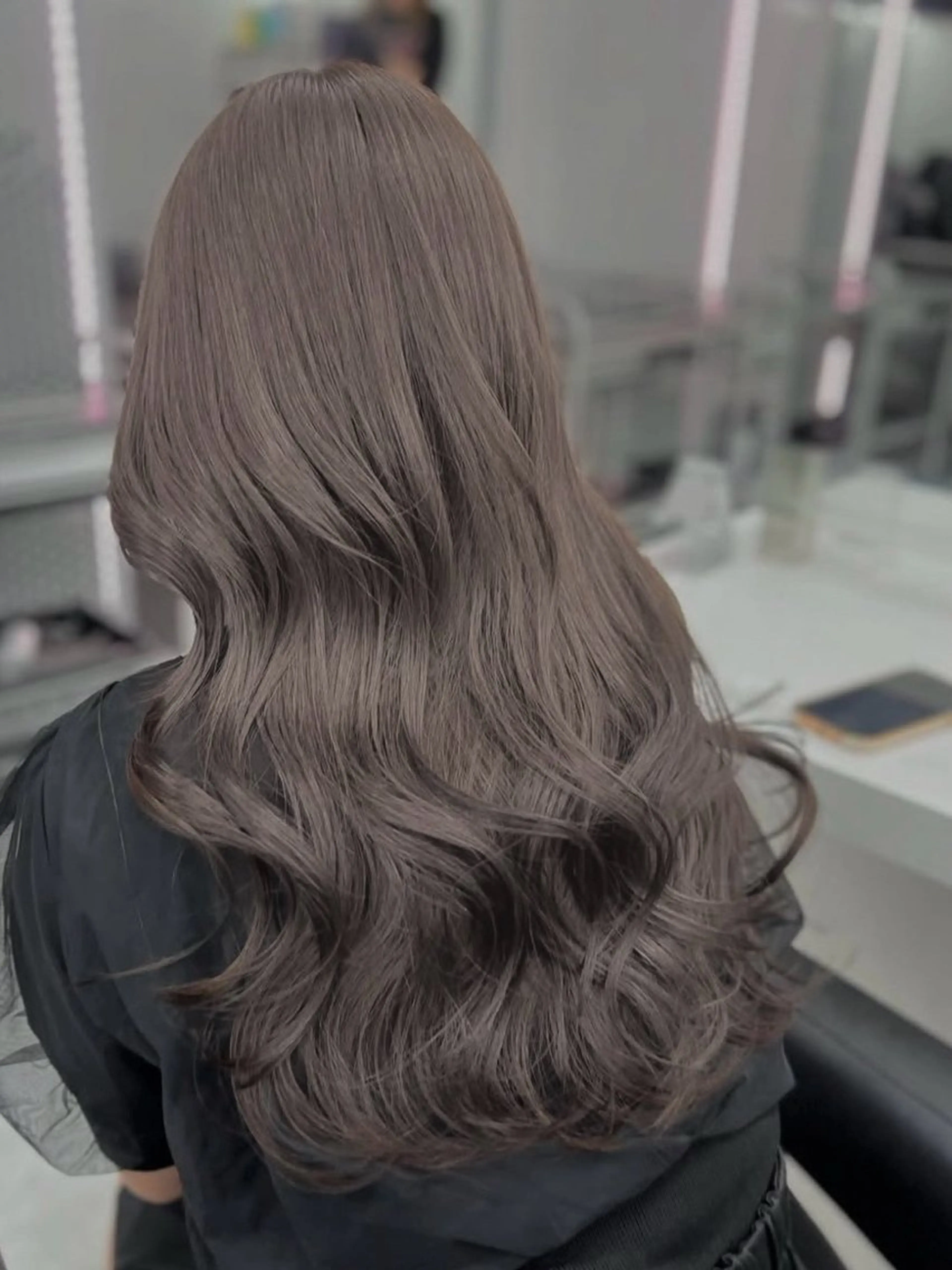 ロング カラー ベージュカラー ブリーチ ケアカラー 透明感カラー グレージュ 赤み消し韓国ヘア レイヤー縮毛🤍渡邉のヘアスタイル