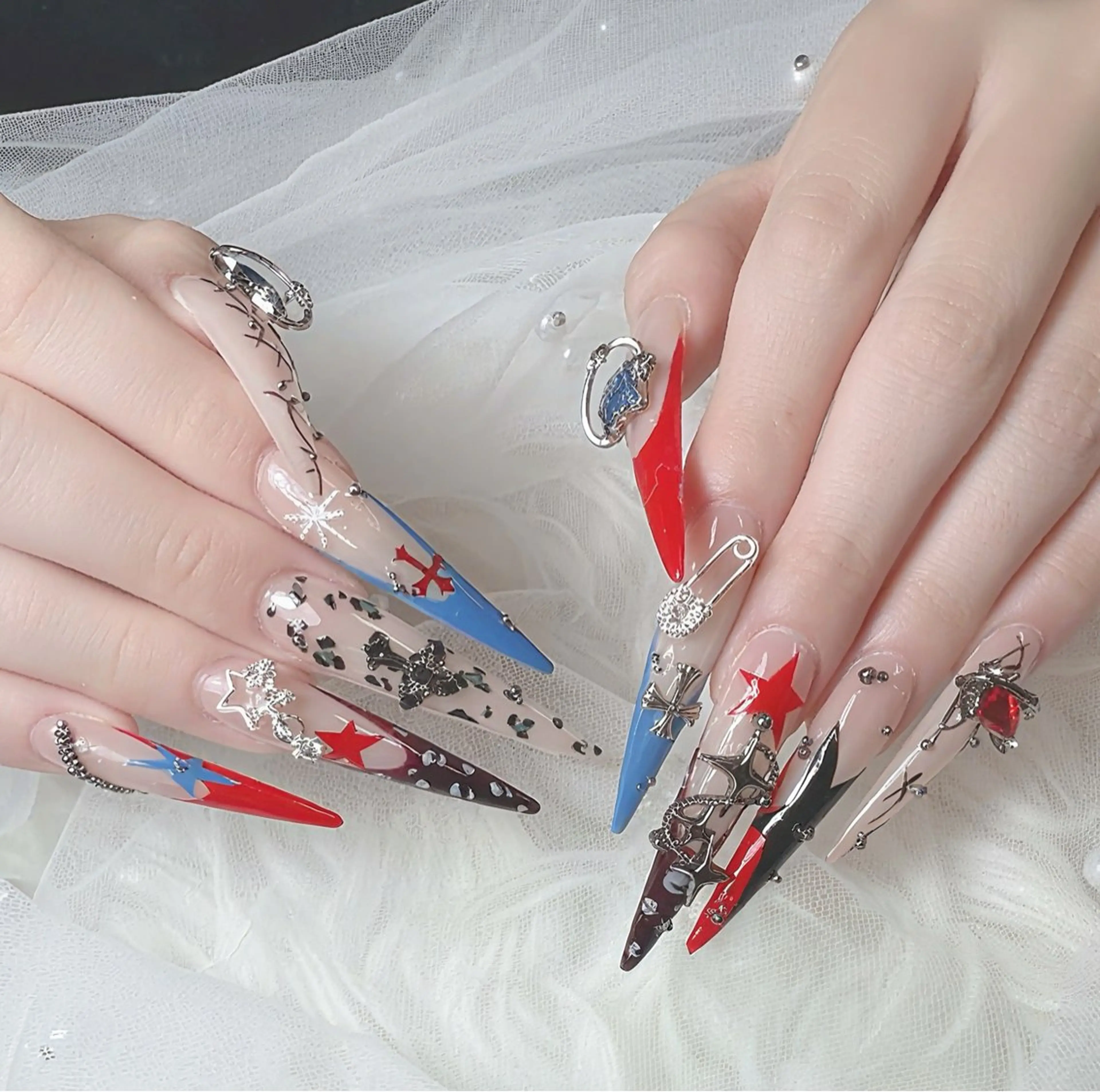 ネイル アニマル柄 アートネイル フレンチネイル ロングネイル ミラーネイル ハンドネイル ハンドケア Gote Kawa nail salonのネイルデザイン