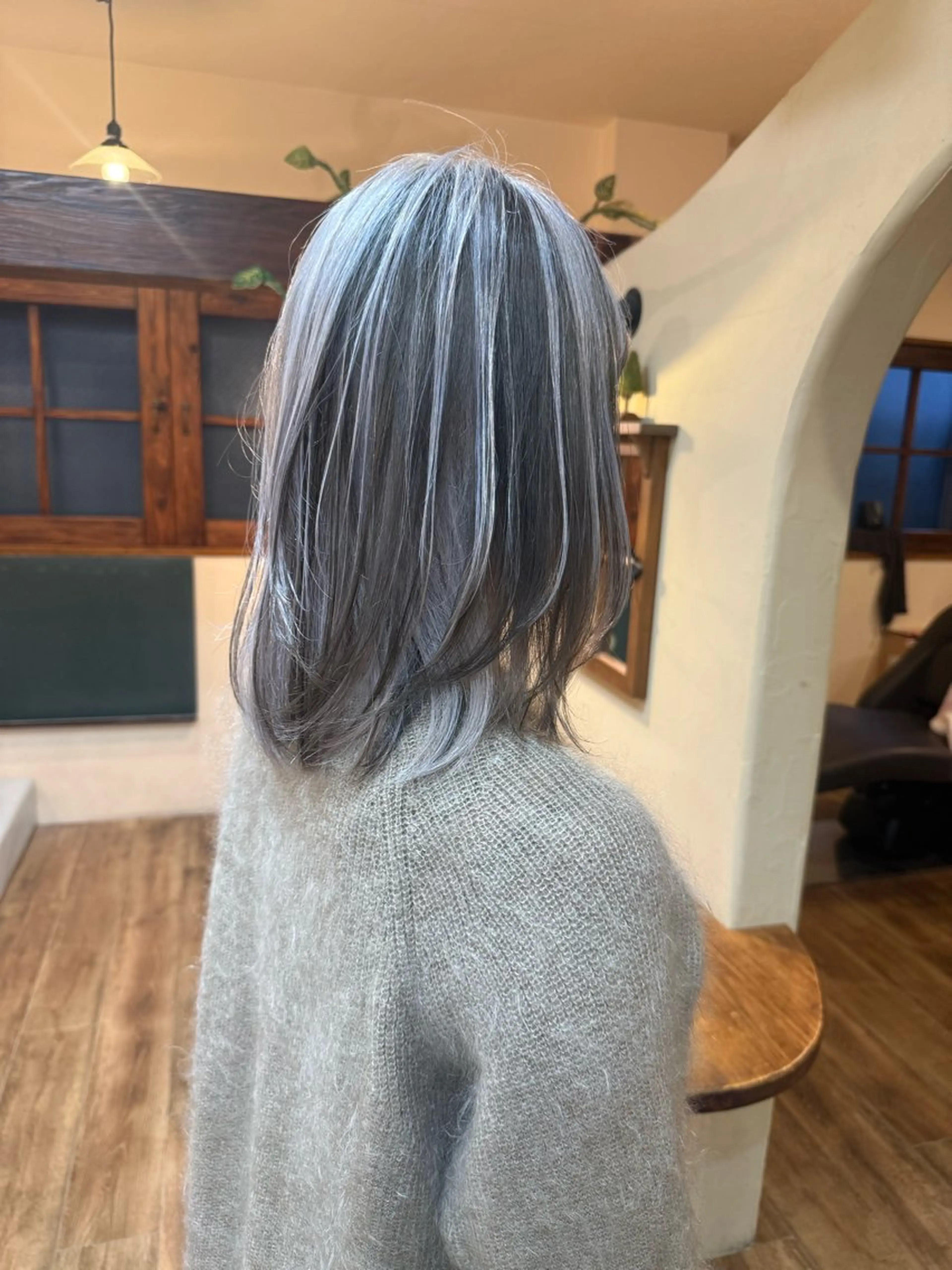 カラー 鈴木 未歩のヘアスタイル