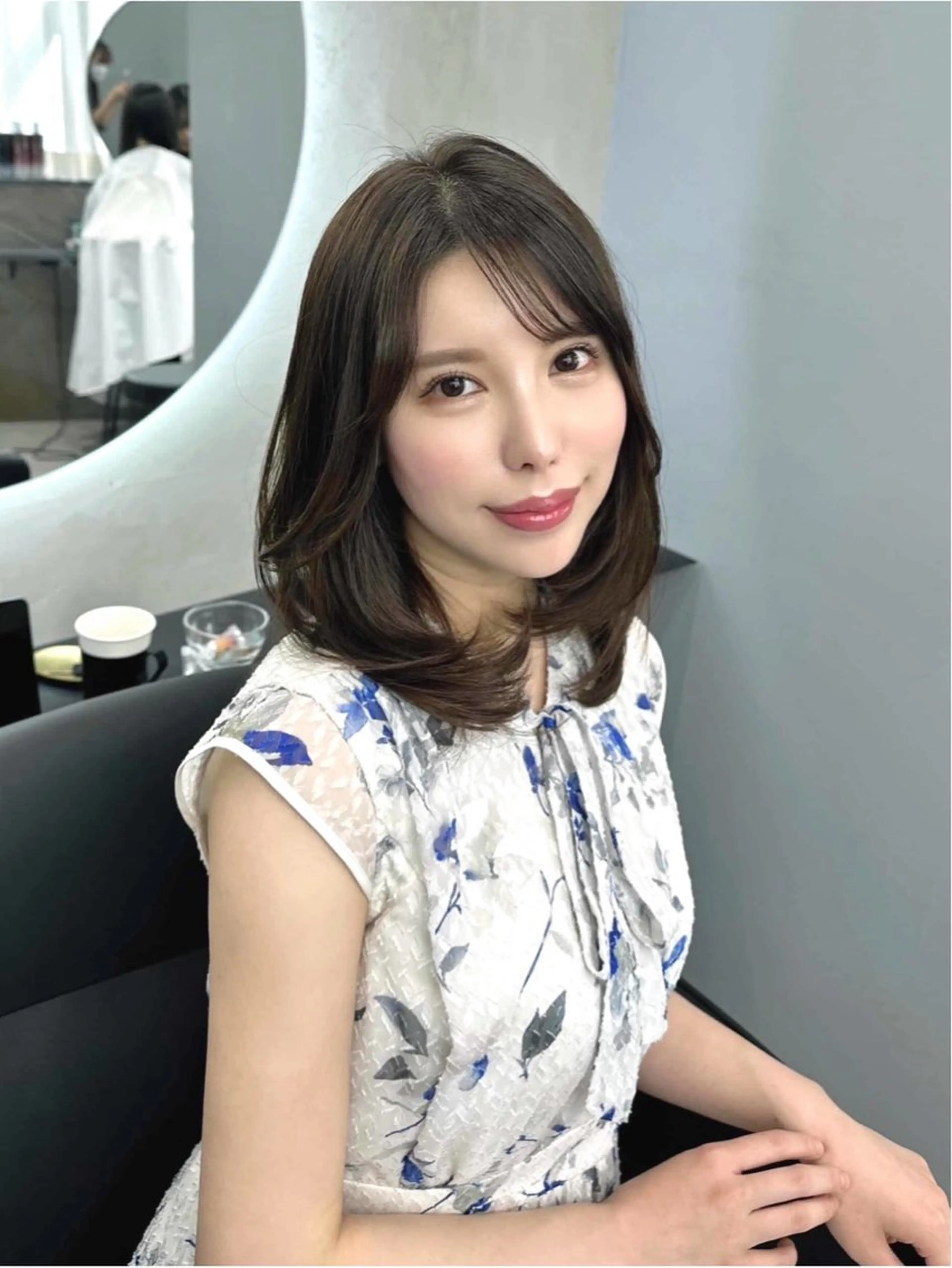 ミディアム カラー ヘアアレンジ ミディアムレイヤー レイヤーカット カット ヘアカラー トリートメント 新宿⌇韓国風ヘア ⌇透明感カラーのヘアスタイル