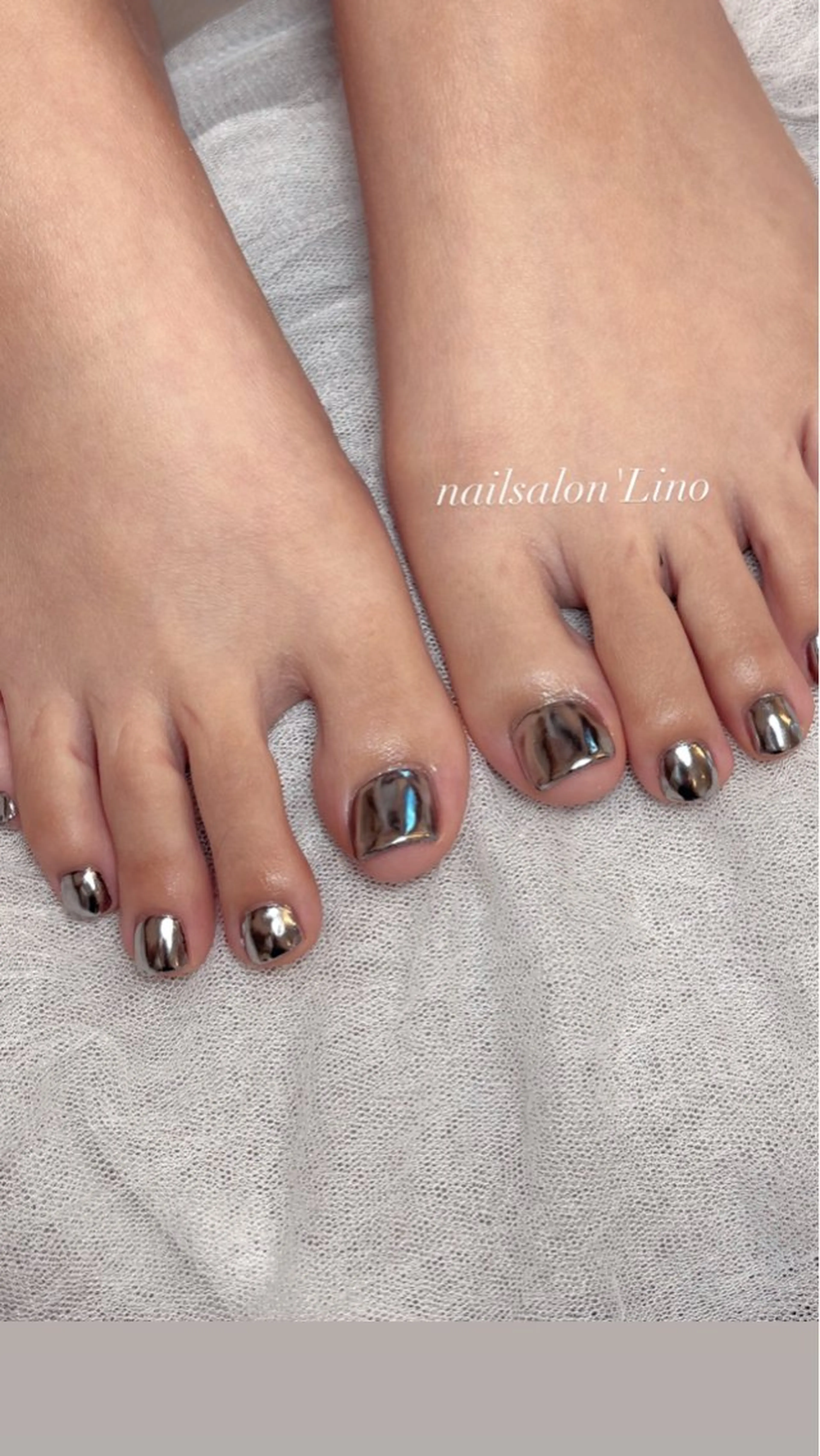 ネイル ミラーネイル シルバー フットネイル Lino𓂃⟡.· Chizuruのネイルデザイン