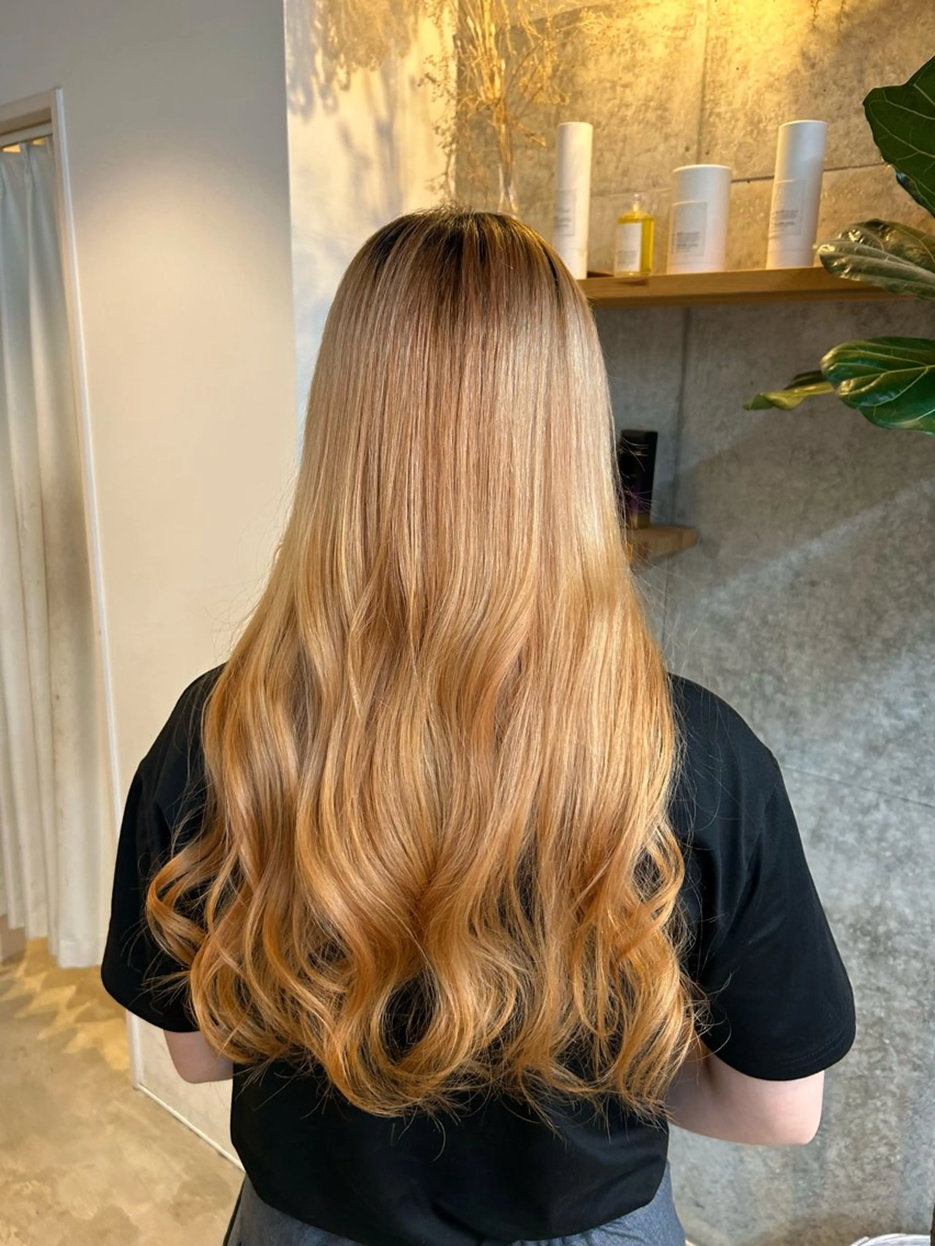 ロング カラー KOTOMI .のヘアスタイル