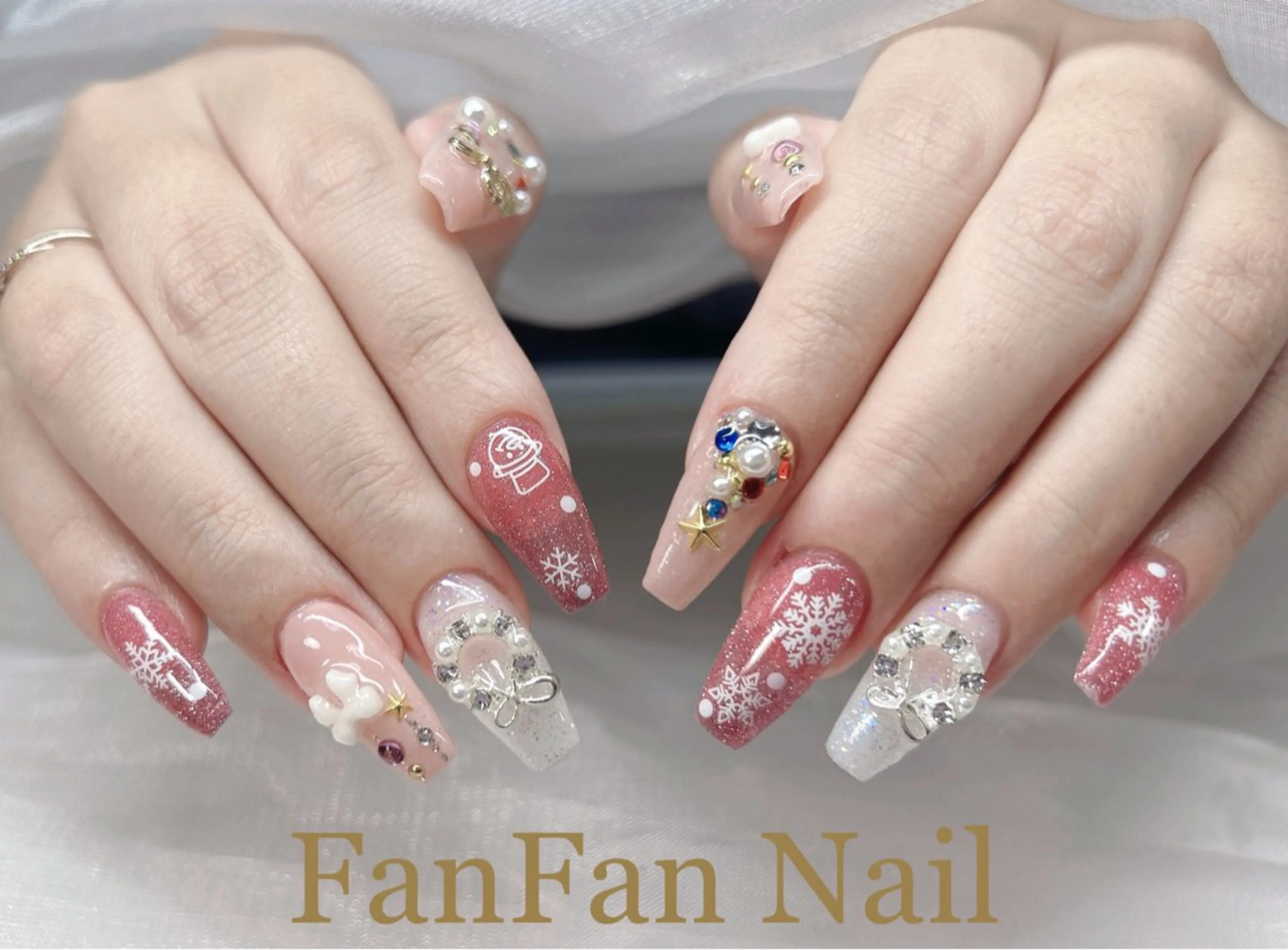 ネイル アートネイル オーロラネイル ガーリー キラキラネイル 韓国ネイル ハンドネイル KaKa FanFanNailのネイルデザイン