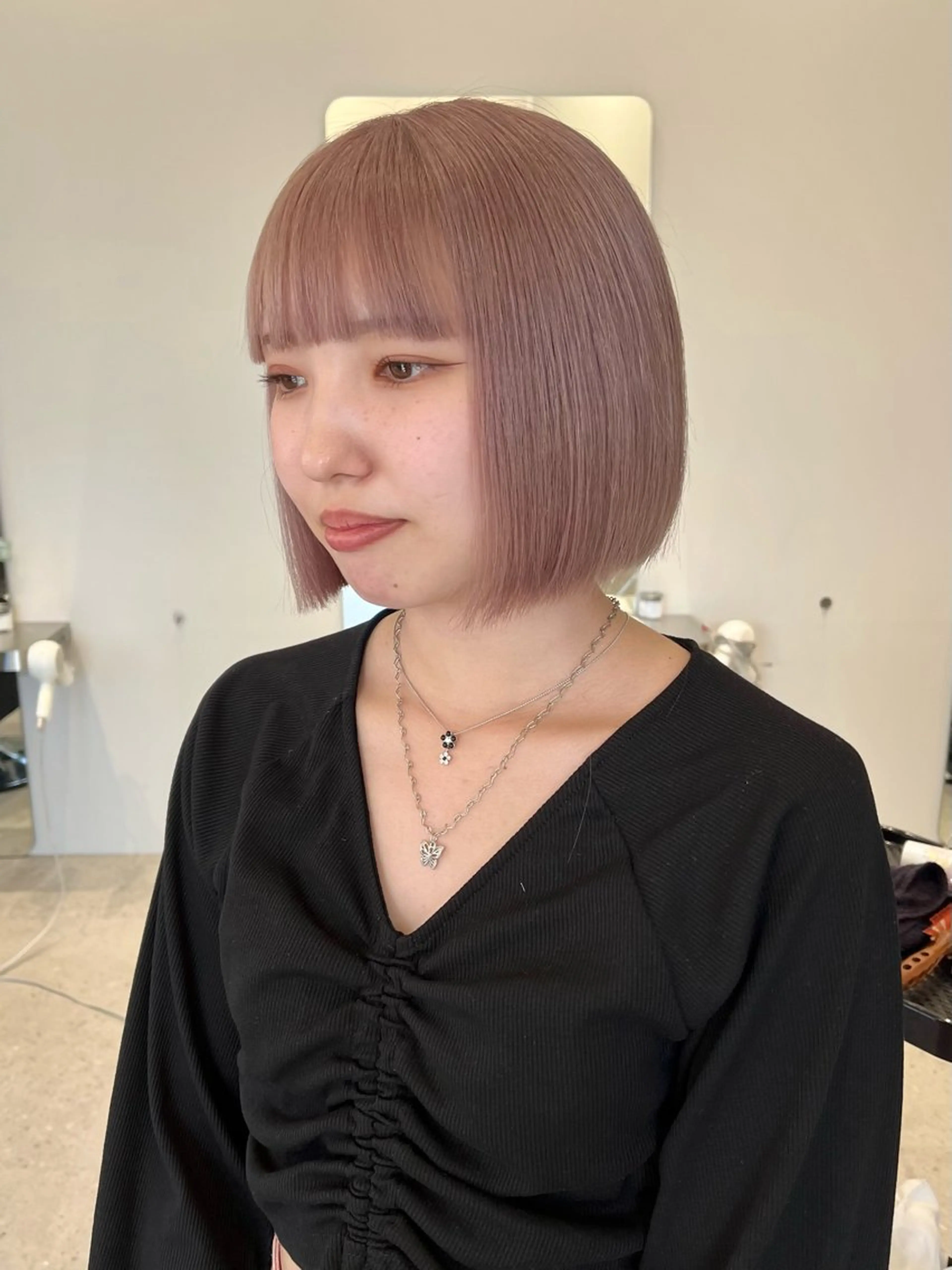 ミディアム カラー ベージュカラー ピンクカラー ピンクベージュ ホワイトピンク ホワイトピンクベージュ iLi所属・iLi 《イリ》のヘアスタイル