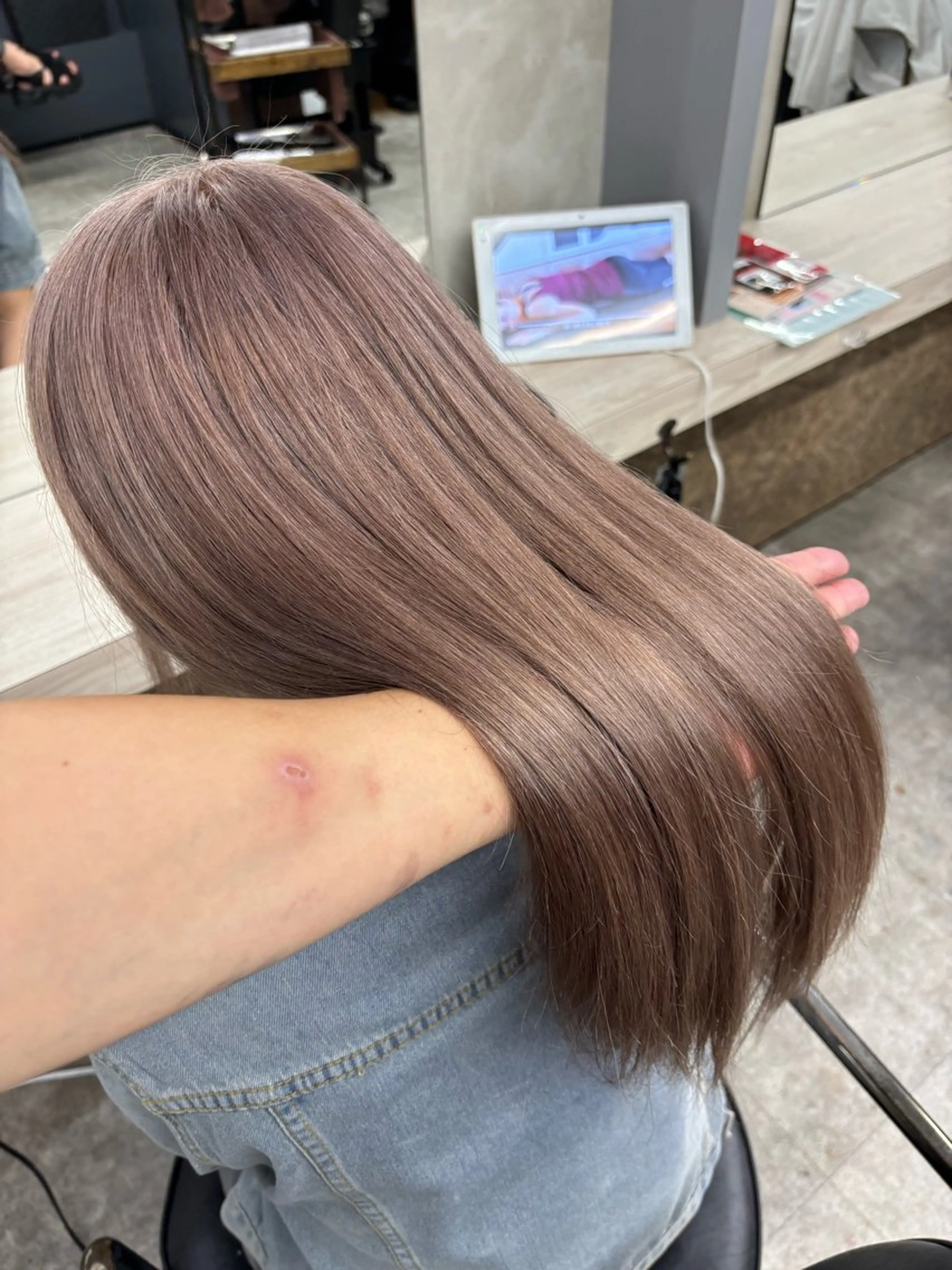 ロング カラー グレージュ ヘアカラー ブリーチ&似合せボブ 田中寛十のヘアスタイル