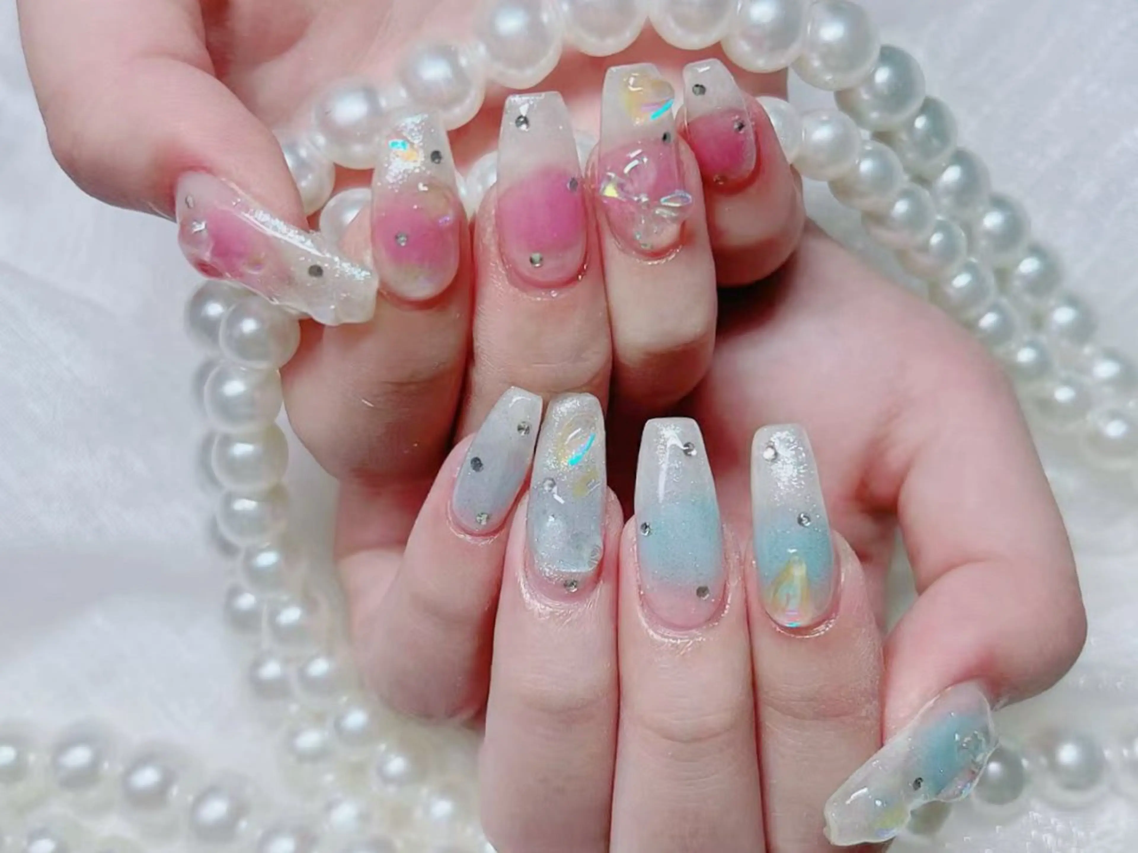 ネイル オーロラネイル 長さ出し フレンチネイル ガーリー キラキラネイル RIn 🎀のネイルデザイン