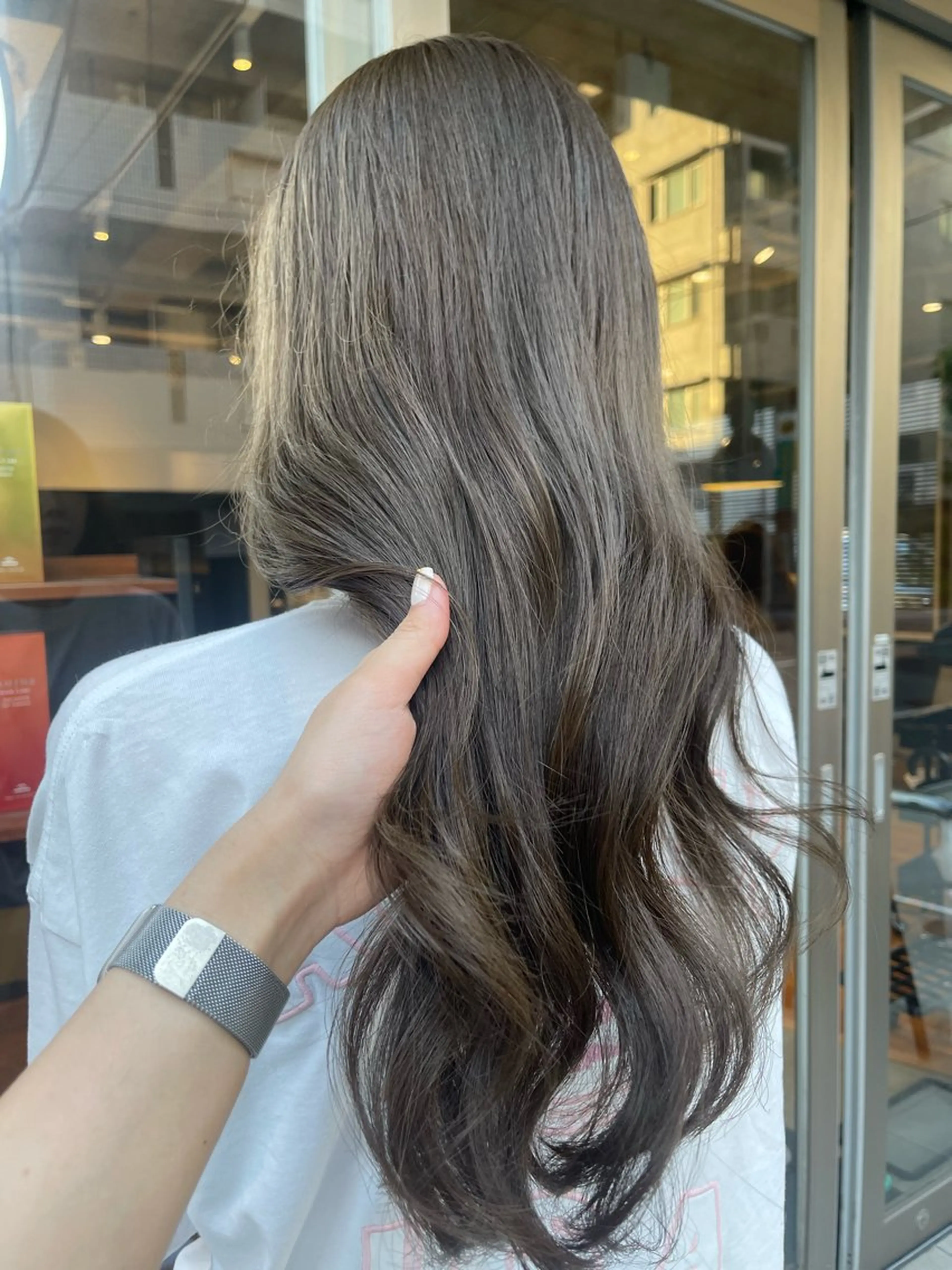 ロング カラー 🫧うる艶レイヤー /グレージュ🪐リサのヘアスタイル