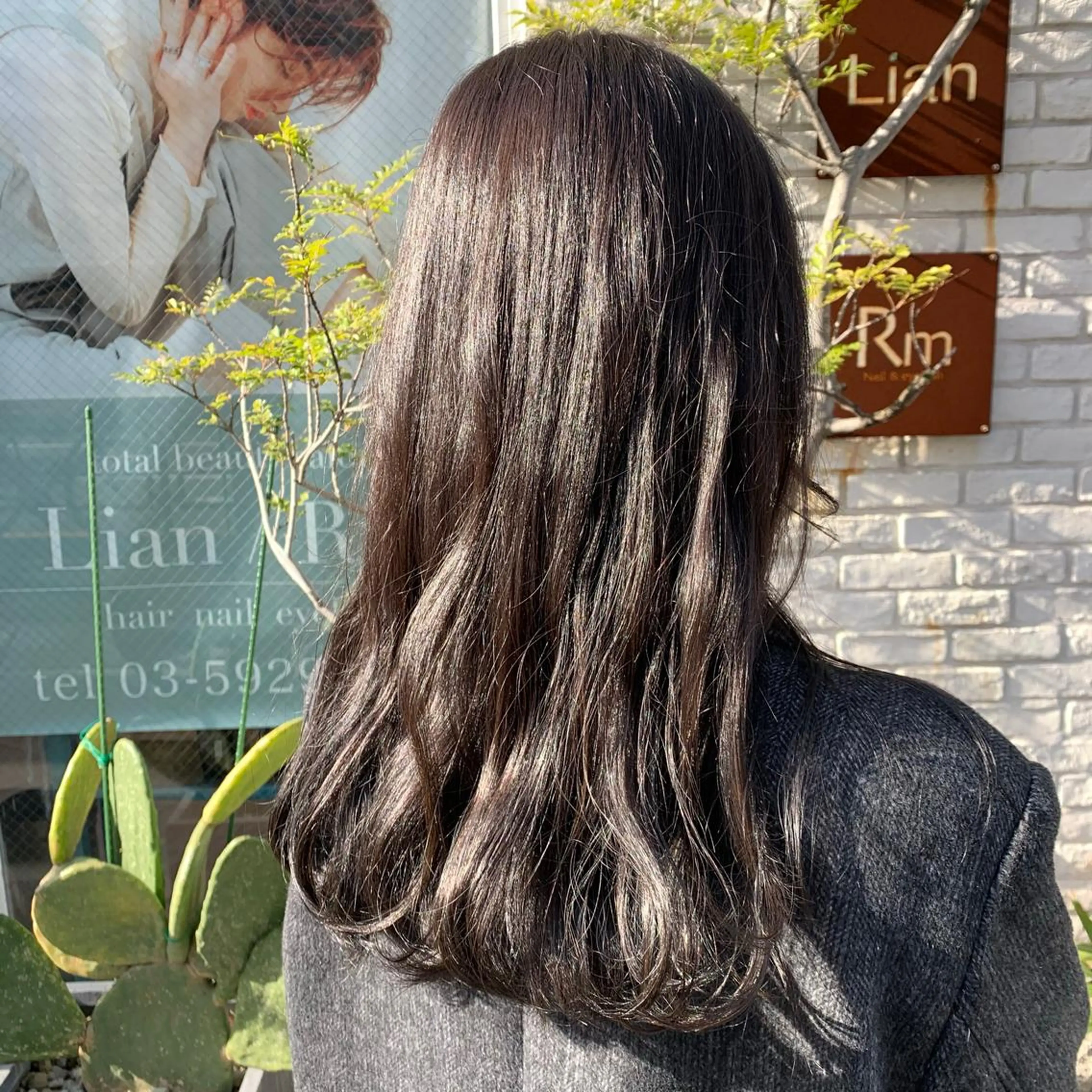 セミロング カラー ヘアカラー くろだ ちはるのヘアスタイル