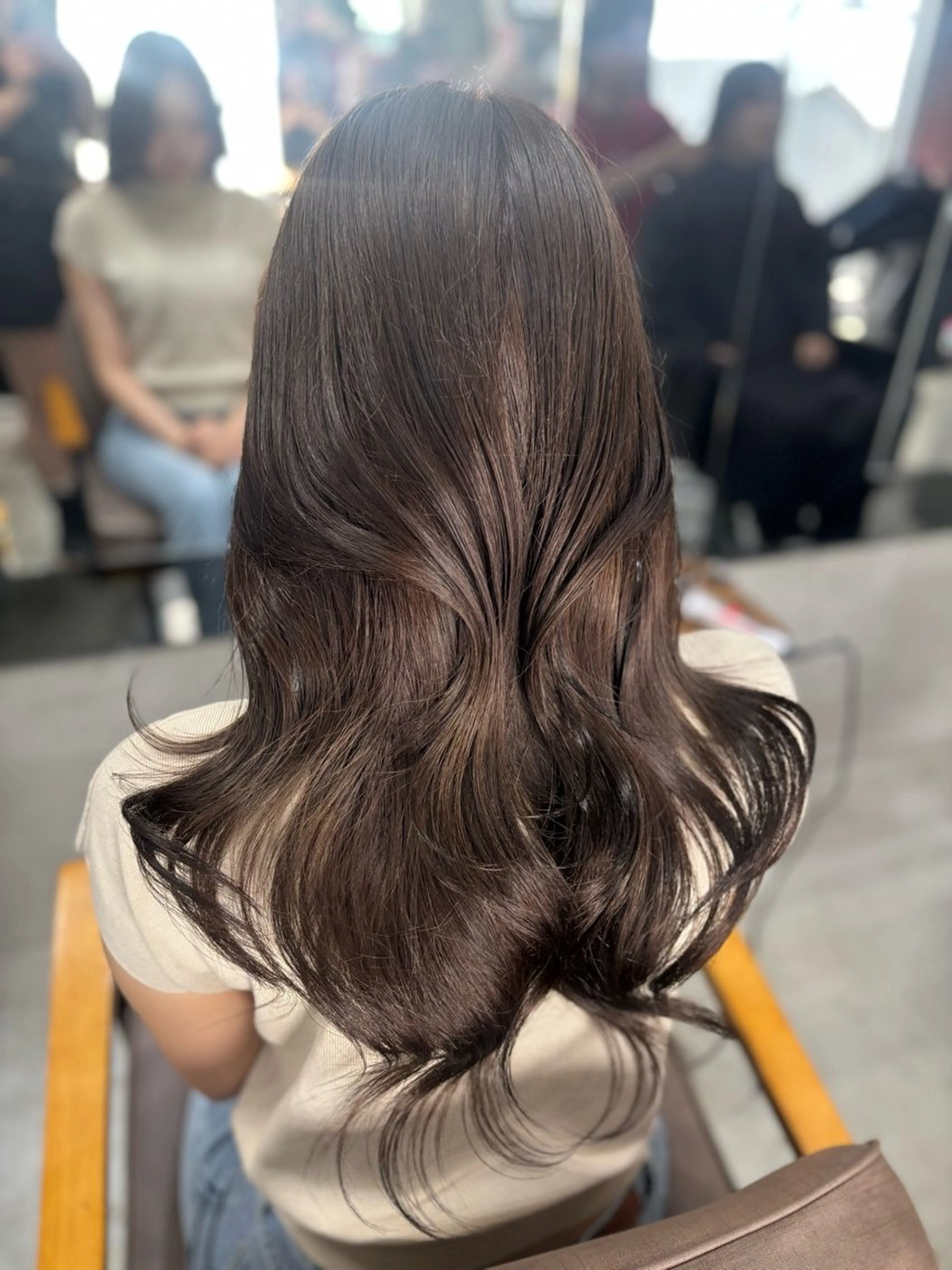 ロング ヘアカラー maya レイヤーカットのヘアスタイル