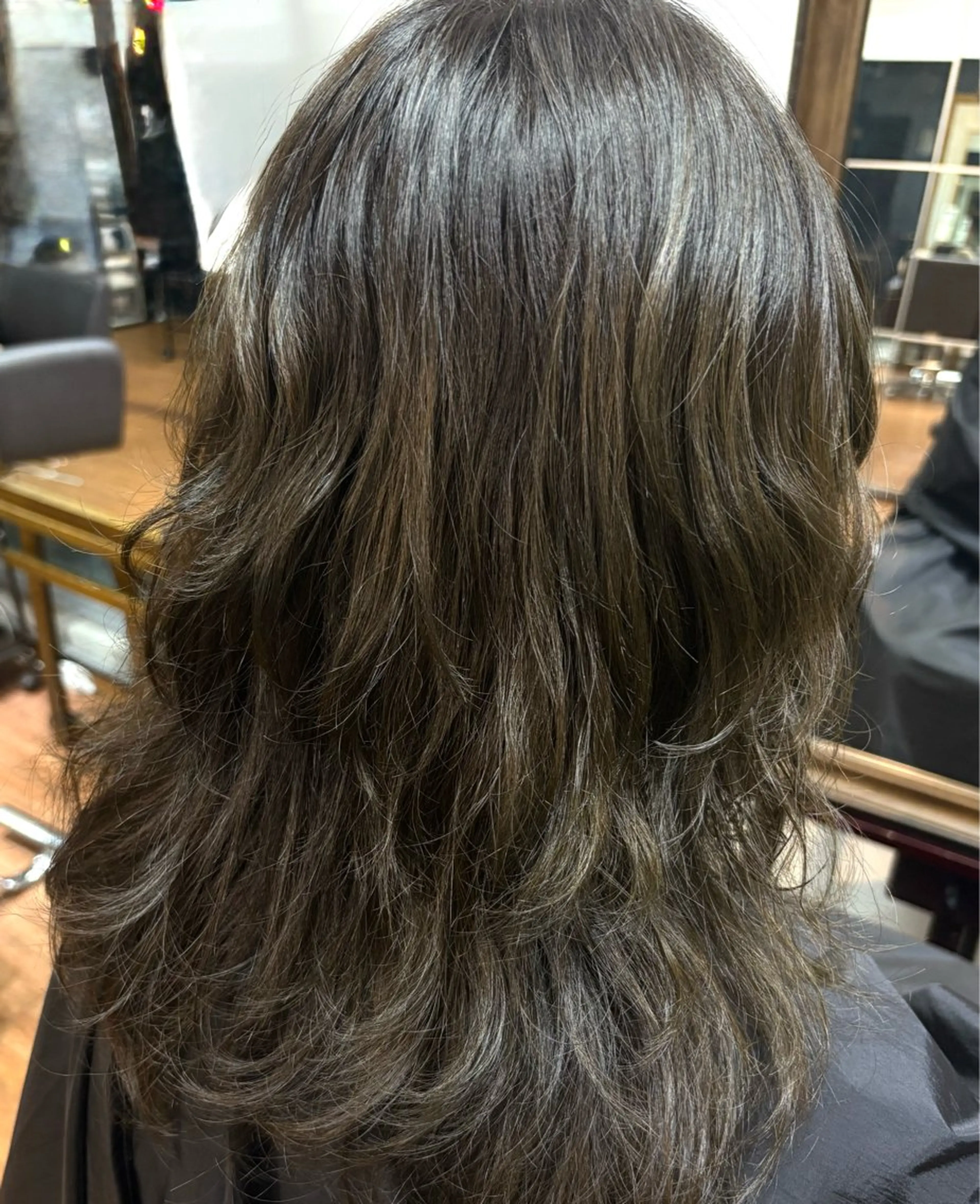 ミディアム カラー ヘアカラー ドアベルヘアリビング所属・加藤志保 🎗️🫧モデル募集のヘアスタイル