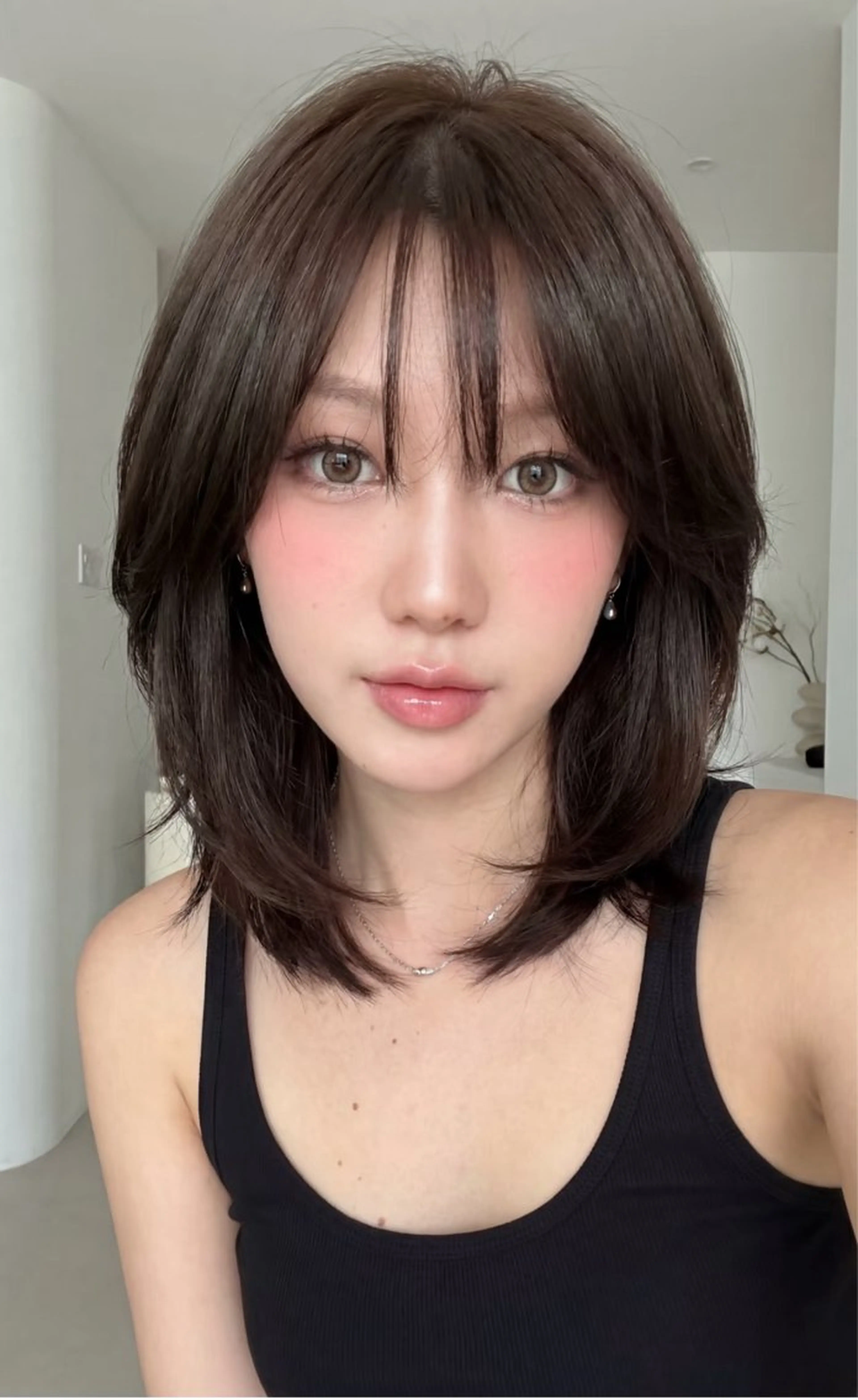 ミディアム 韓国風レイヤーカラー ライムのヘアスタイル