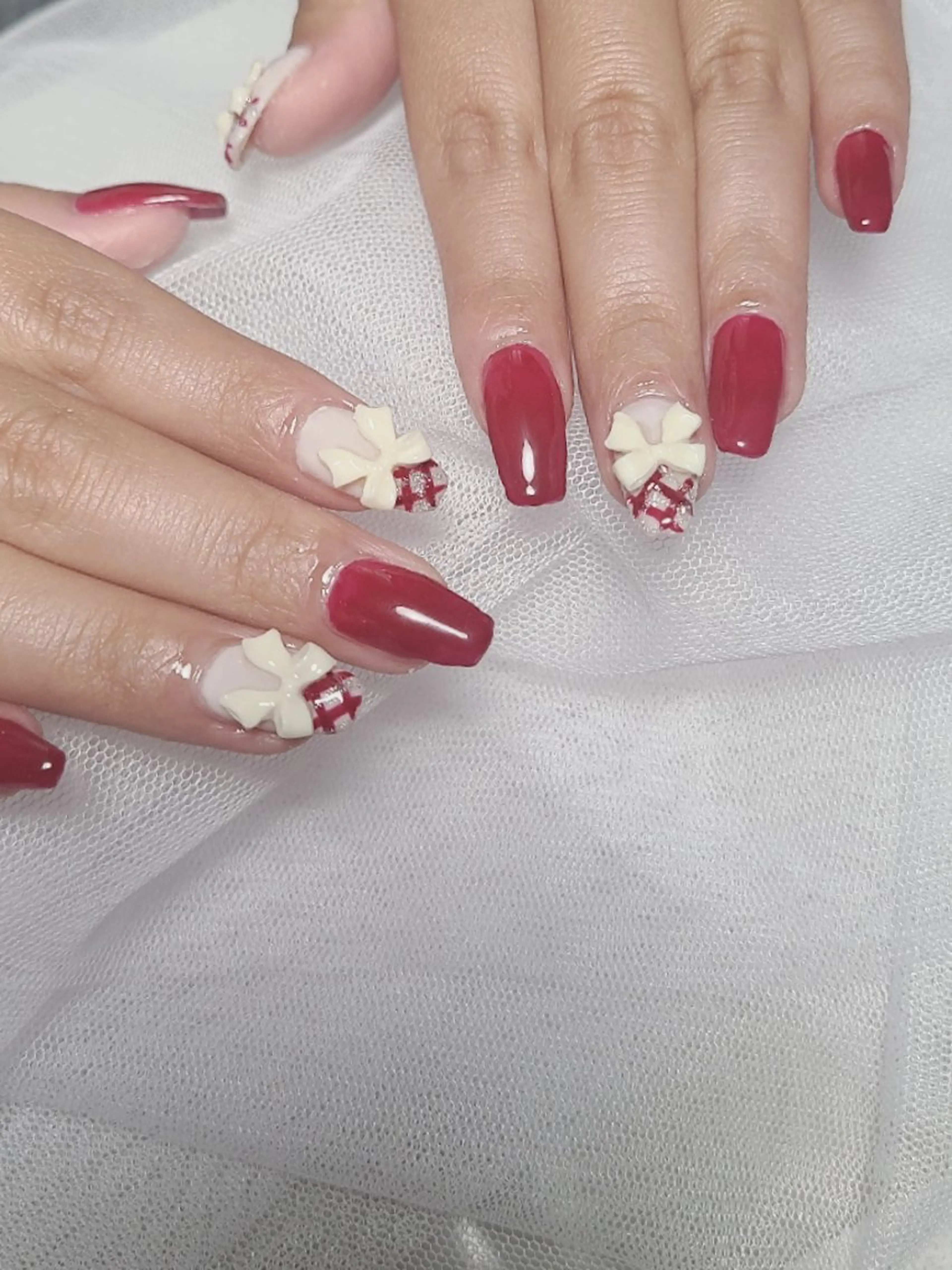 ネイル ジェルネイル ガーリー ラメ(グリッター) 赤色 リボン Nailroom3  古屋明美のネイルデザイン