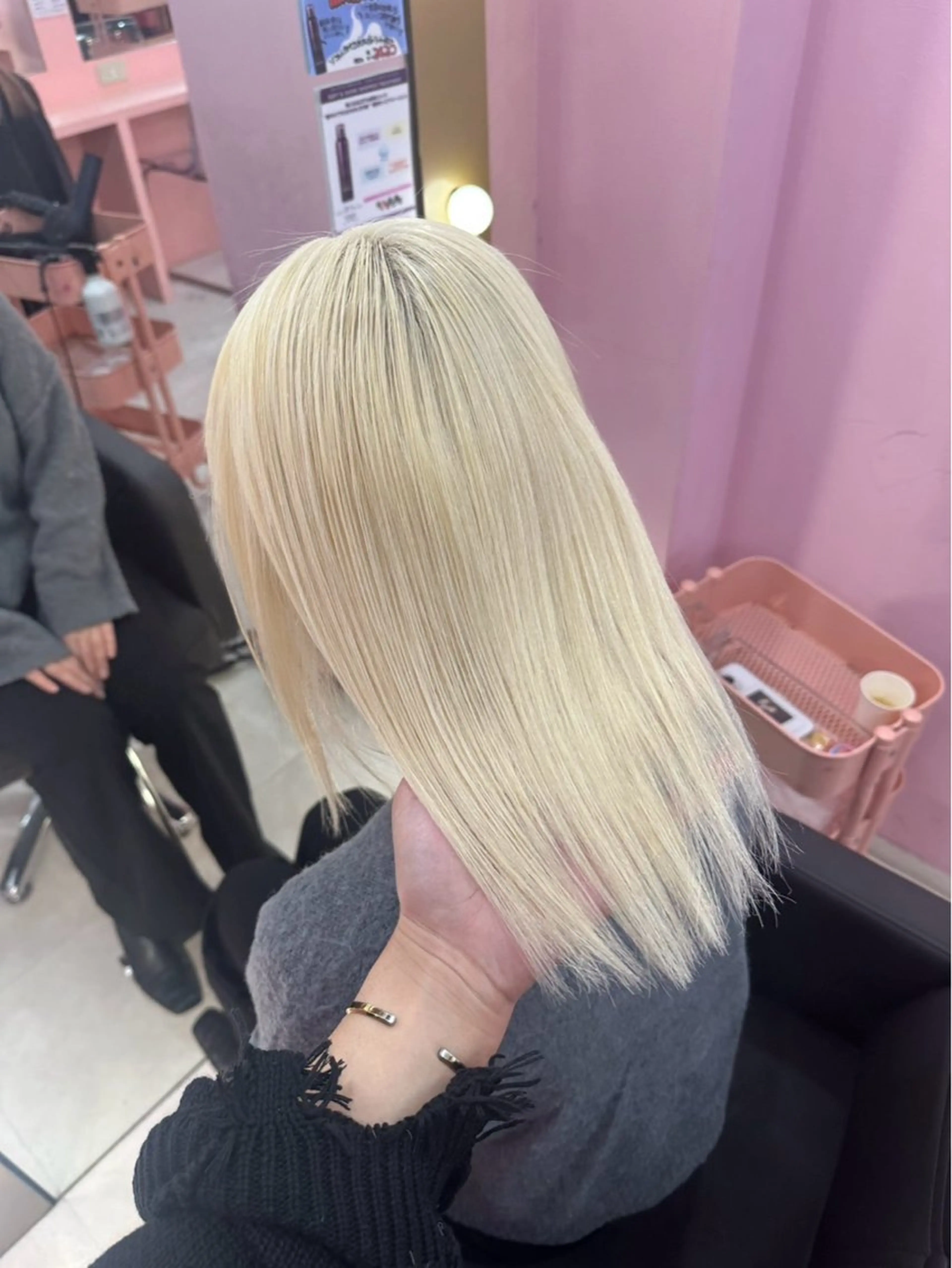 ミディアム カラー アッシュ アッシュグレー ベージュカラー ブリーチ ブロンド 【美髪ハイトーン】 髪質改善/大和🎀のヘアスタイル