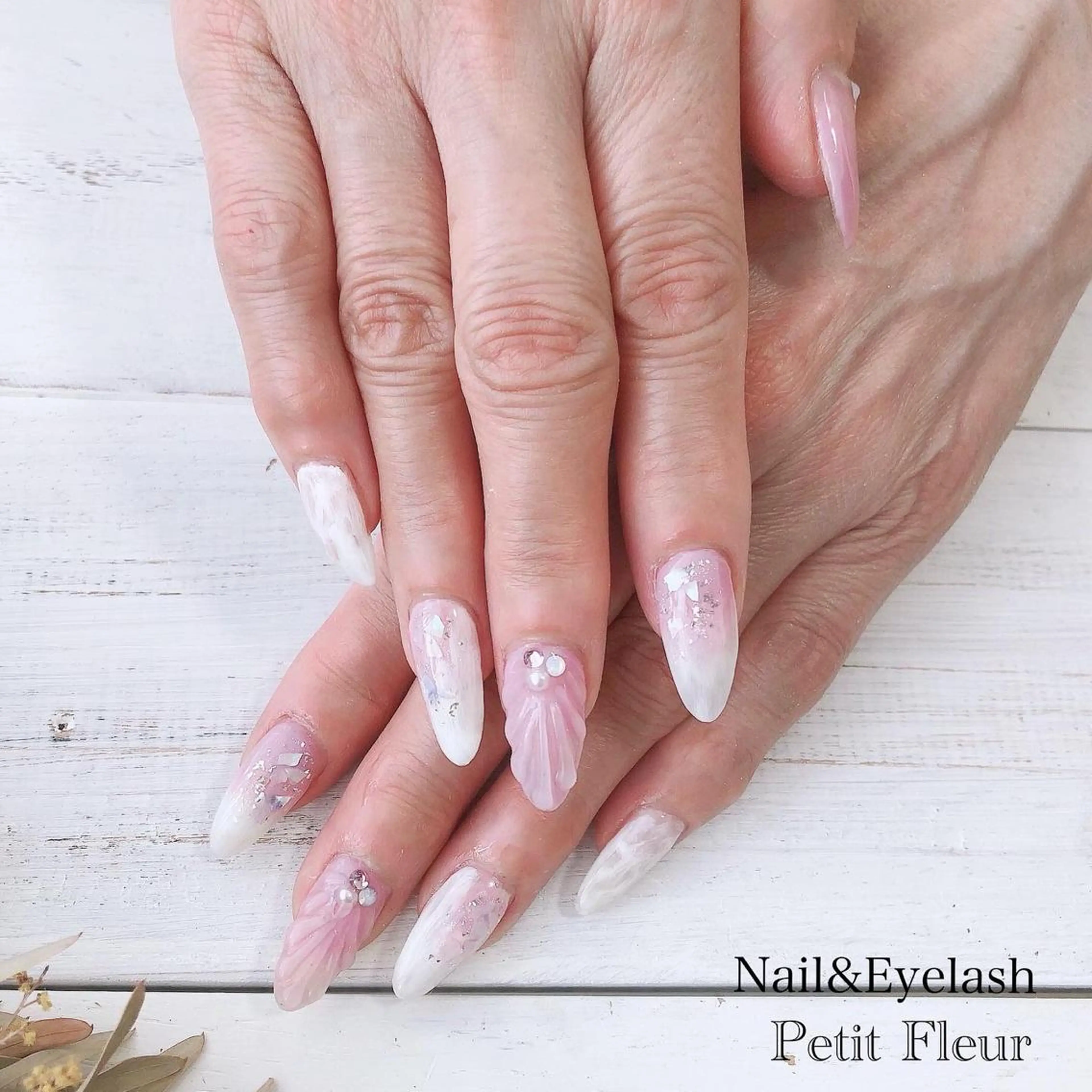 ネイル Petit Fleur所属・青柳 亜梨奈のマツエク・マツパデザイン