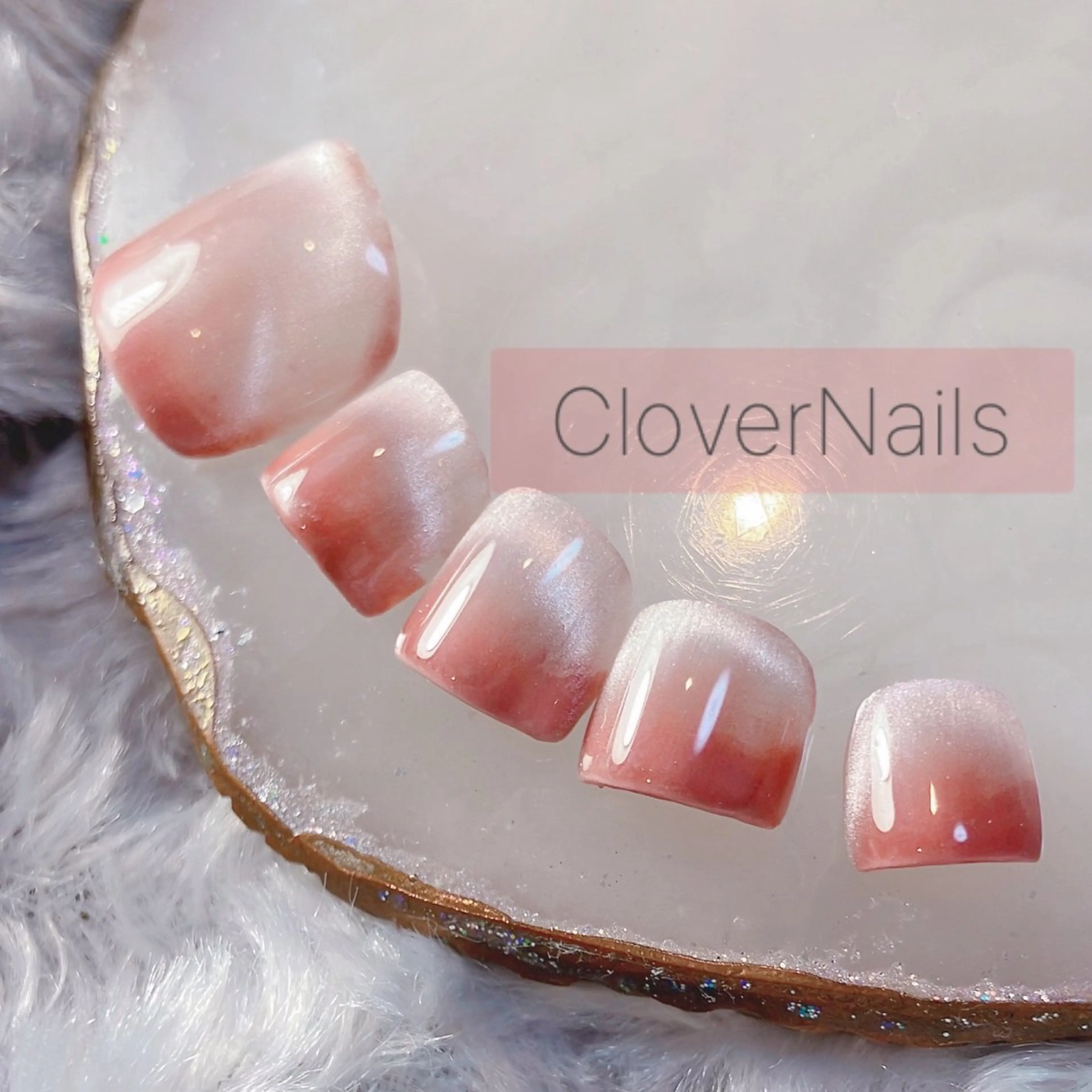 ネイル フットネイル グラデーション キラキラネイル マグネットネイル ピンク フットネイル 自宅ネイルサロン クロバーネイルのネイルデザイン