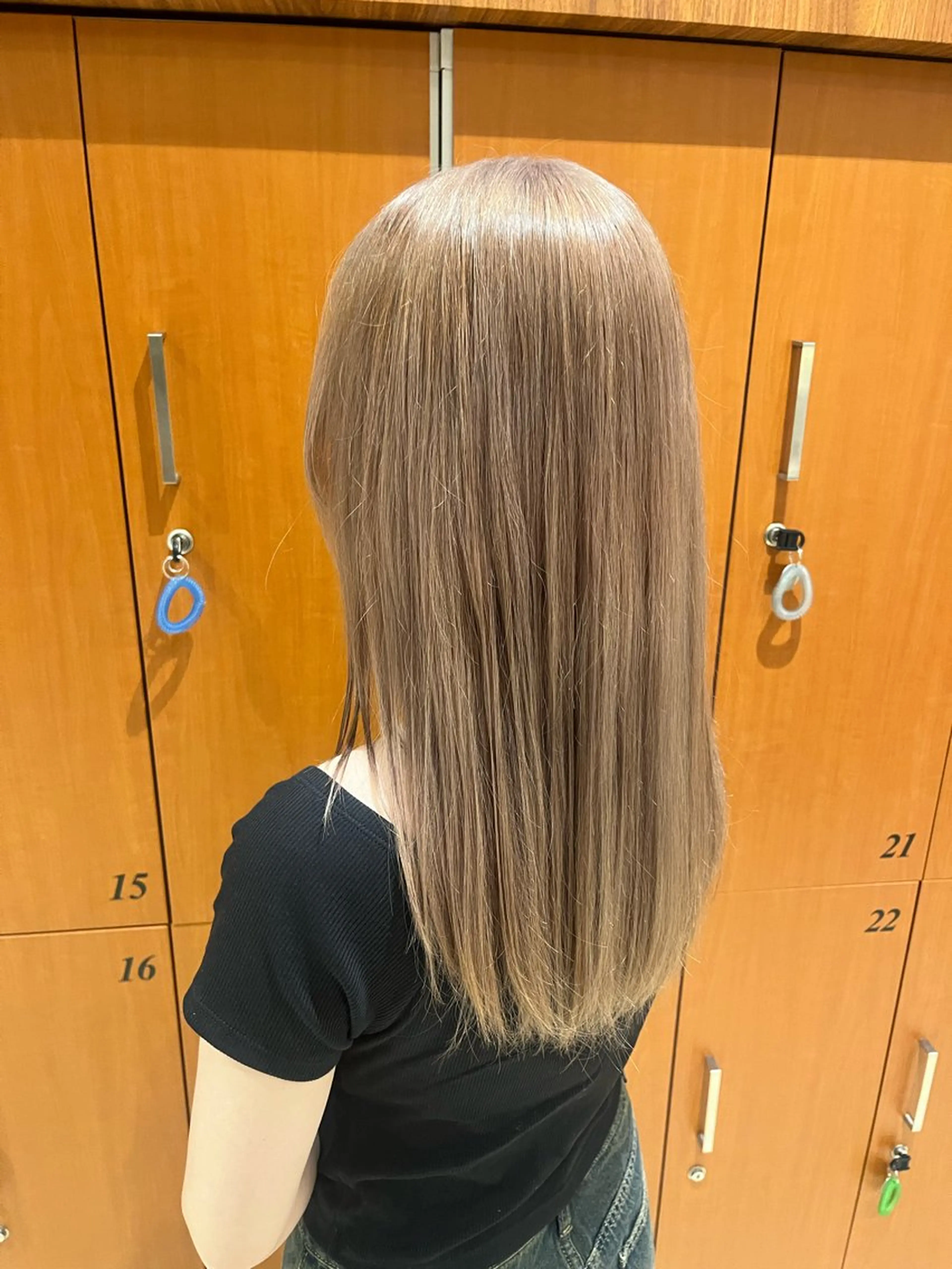 ロング カラー ベージュカラー ブリーチ ヘアカラー ハイトーンカラー🎀 はなえのヘアスタイル