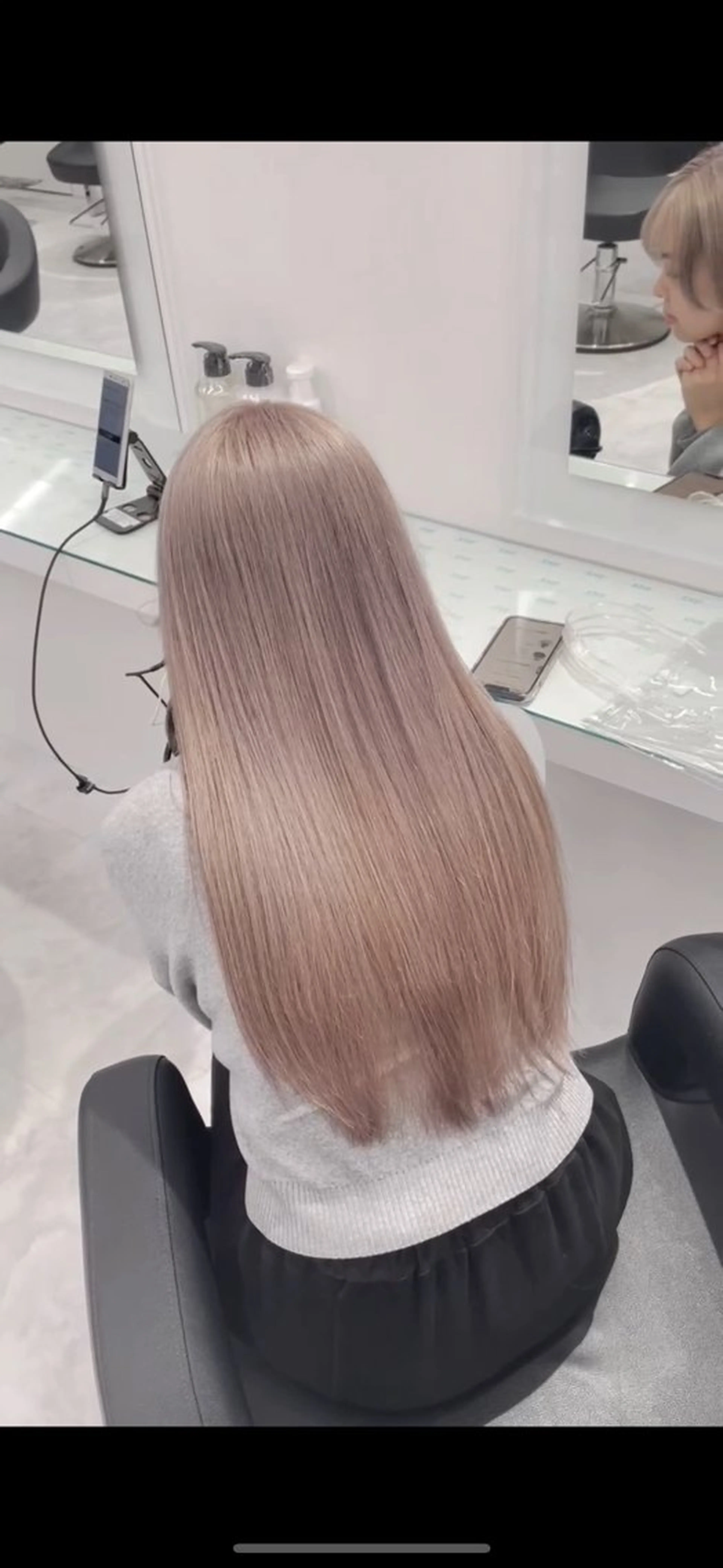 ロング カラー ブリーチ 透明感カラー ハイトーンカラー 髪質改善 トリートメント 韓国レイヤーカット /韓国トレンドカラーのヘアスタイル