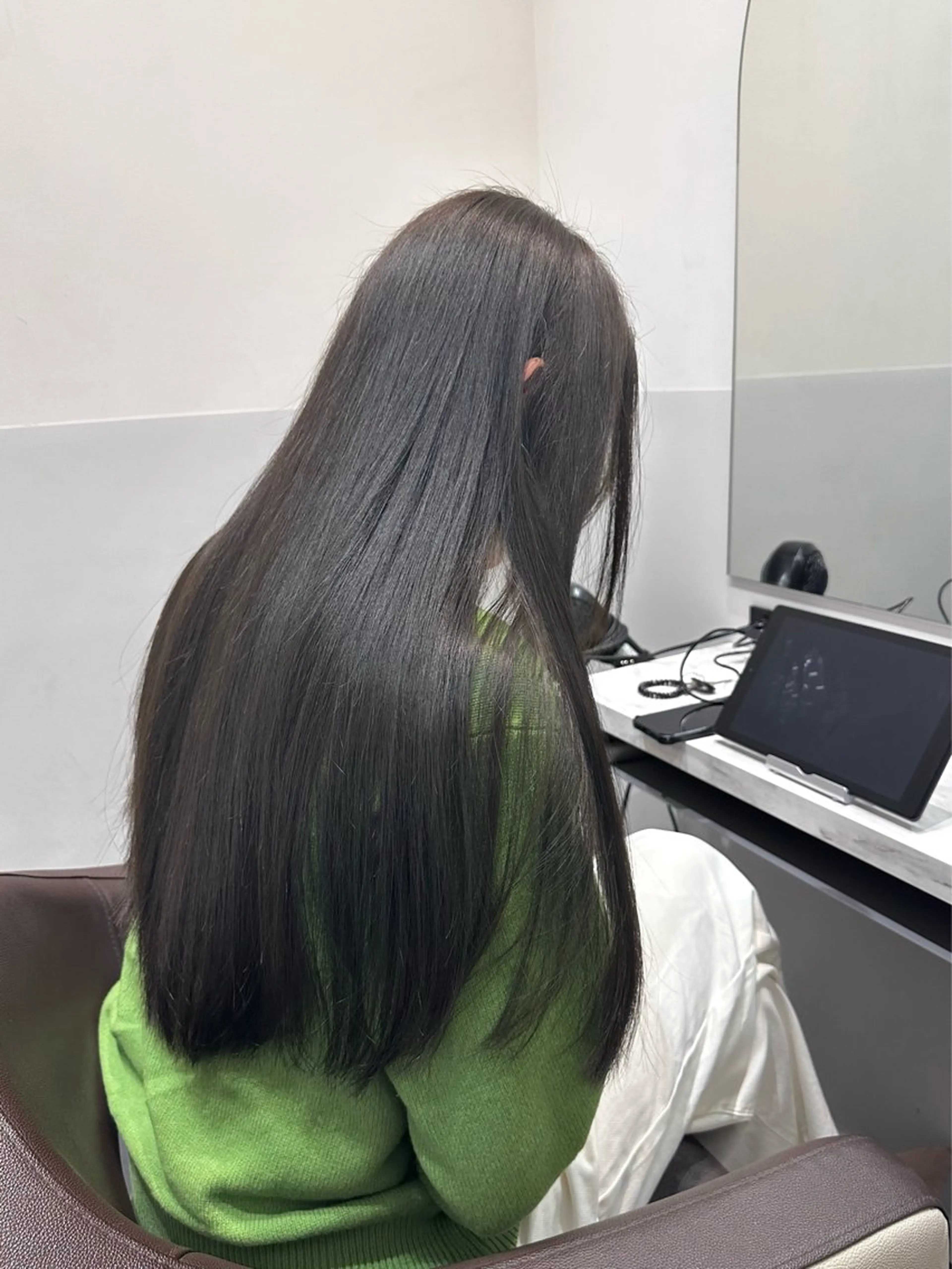 ロング カラー ベージュカラー ブリーチ ブリーチなしカラー オリーブベージュ 髪質改善 カット ヘアカラー トリートメント 矢野 晃平のヘアスタイル