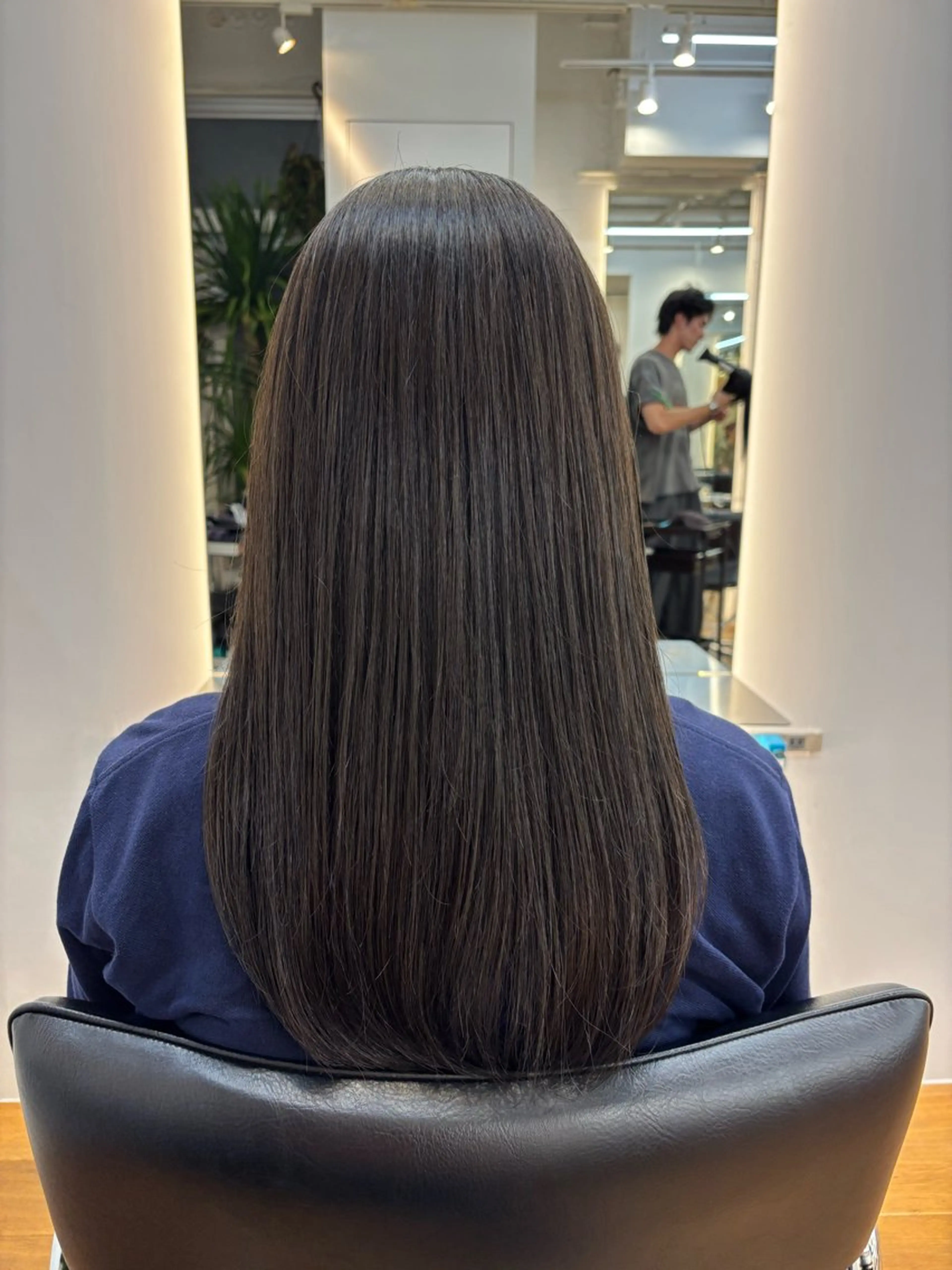 前髪カット💞＋ サラサラ🫧髪質改善トリートメント🤍＋ 簡単コテ巻きヘアセット🎀の写真