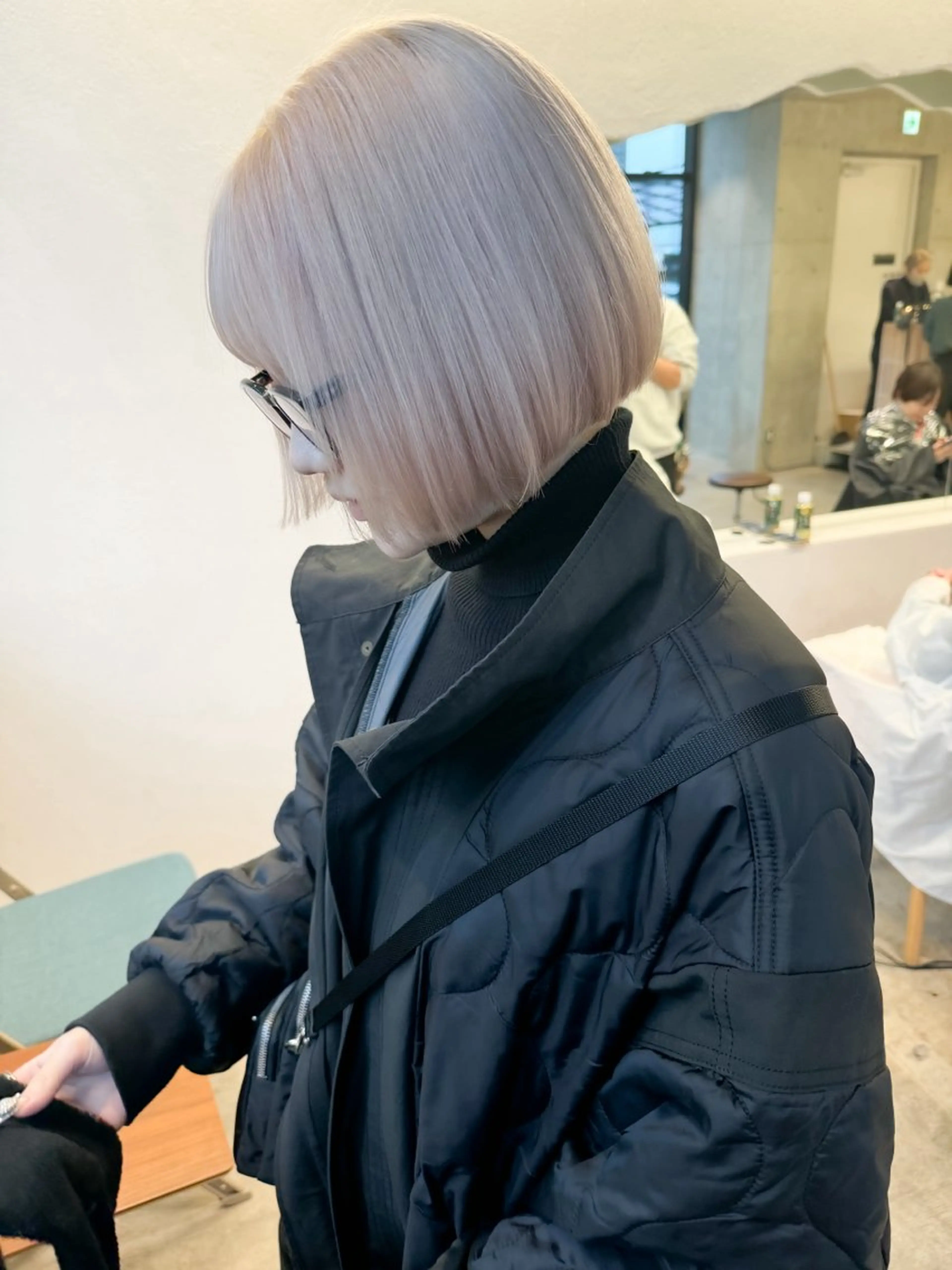 ショート カラー ヘアアレンジ ミニボブ/ブリーチ 🌈MISATOのヘアスタイル