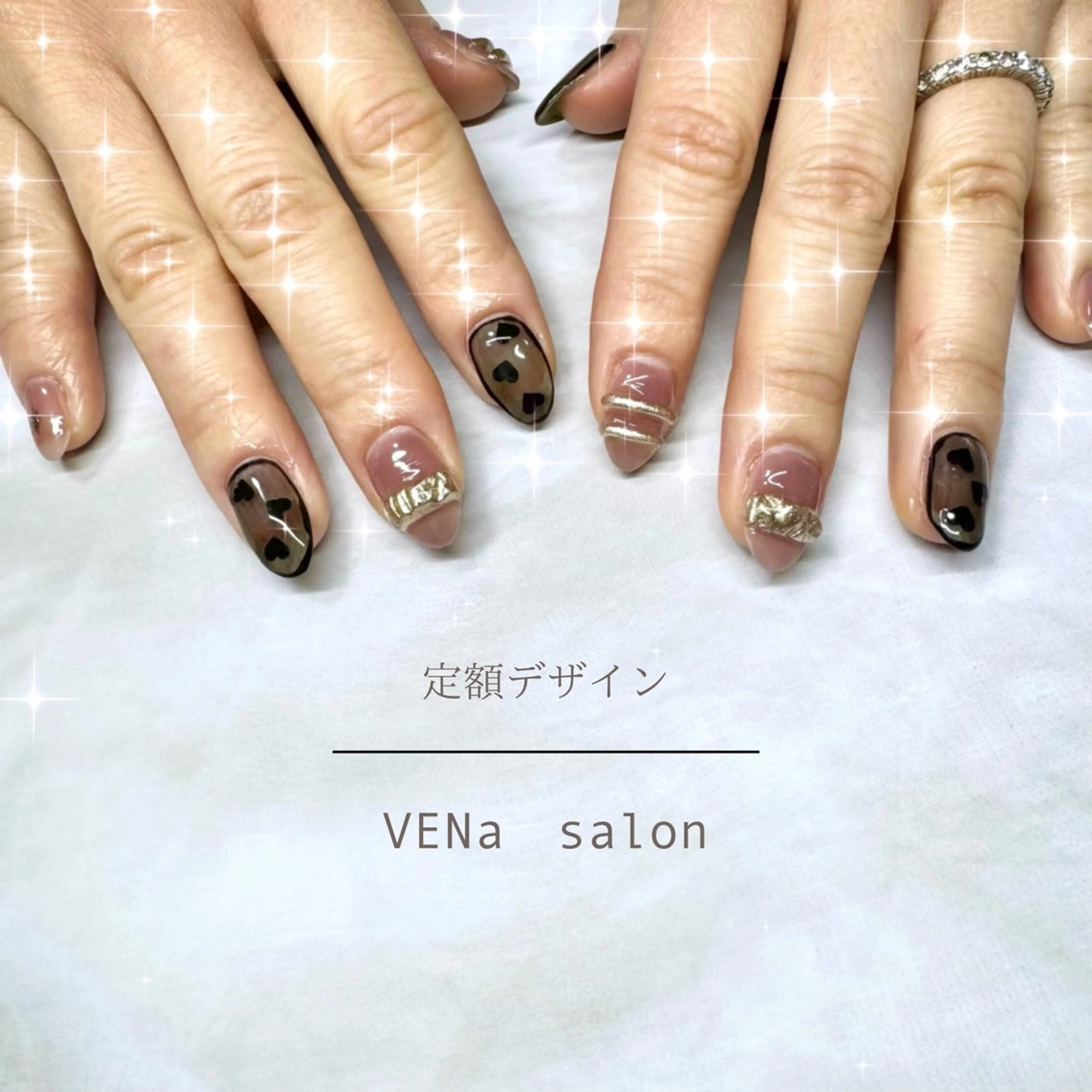 ネイル ゴールド ハート VENa eye＆ nail salonのネイルデザイン