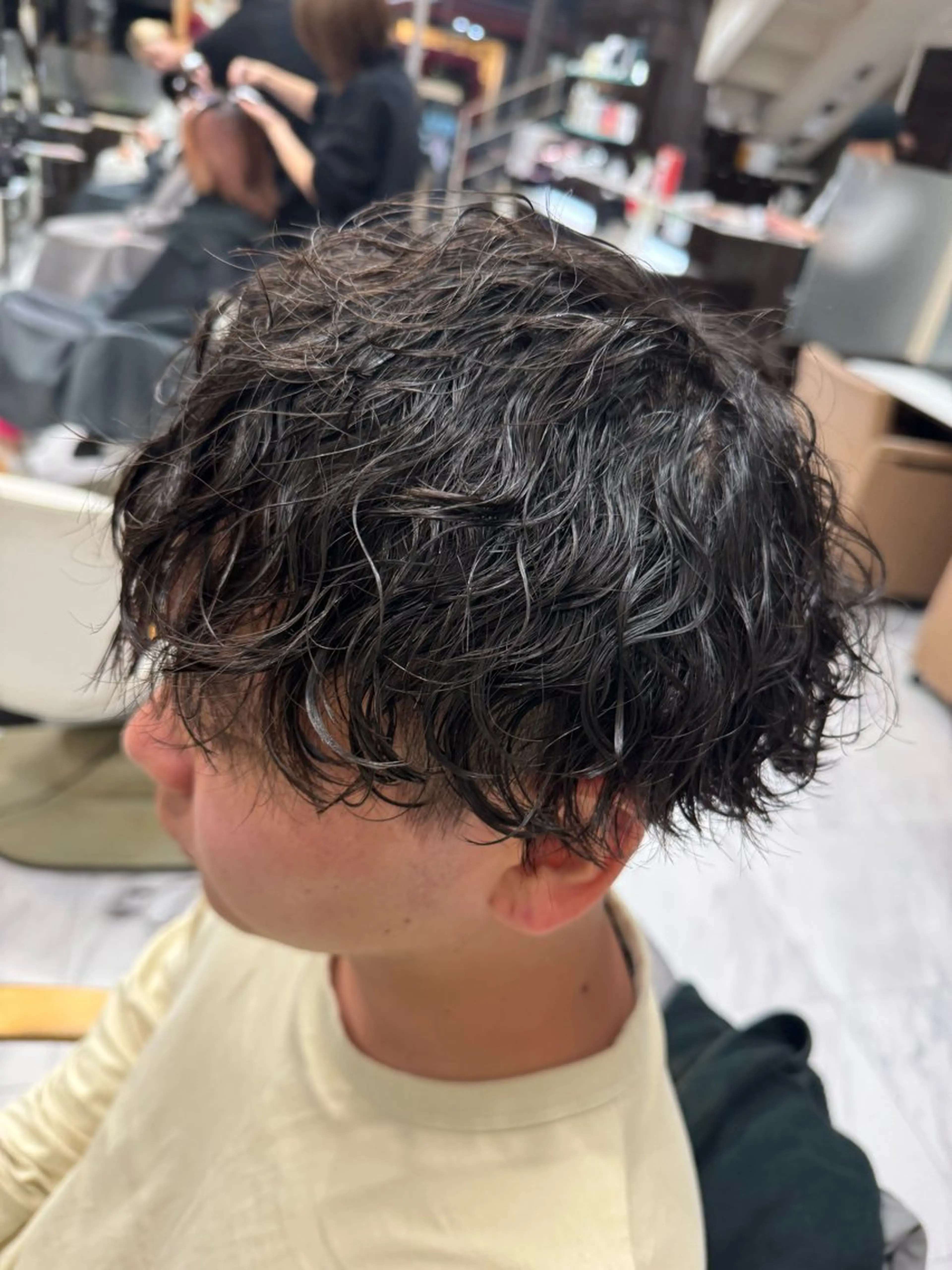 ショート パーマ ヘアアレンジ メンズ メンズブリーチ センターパート メンズハイライト メンズハイトーン メンズインナーカラー カット パーマ トリートメント 目黒 碧人のヘアスタイル